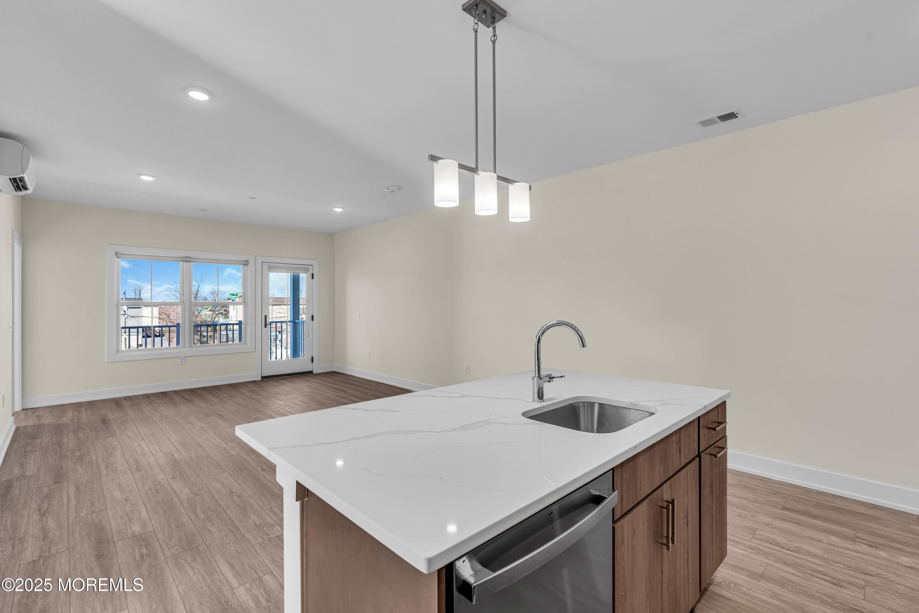 19 Carr Avenue, 220