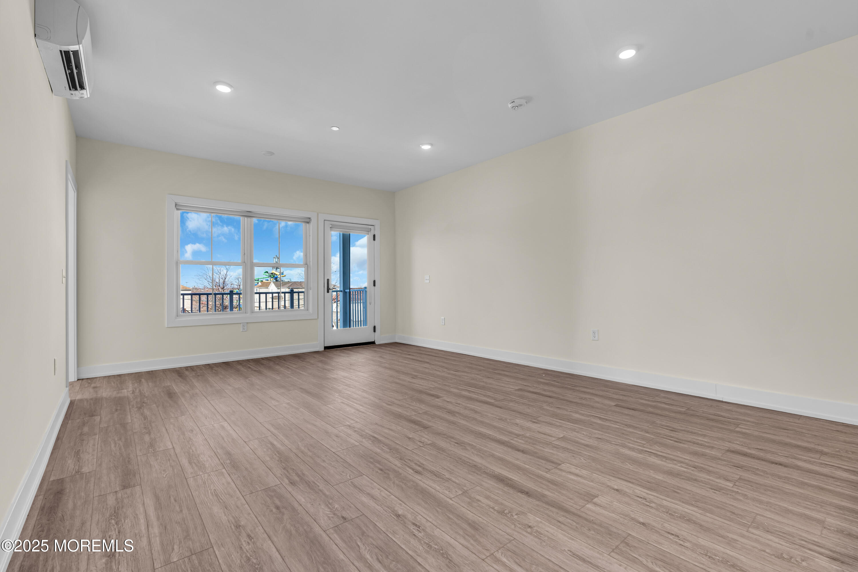 19 Carr Avenue, 220