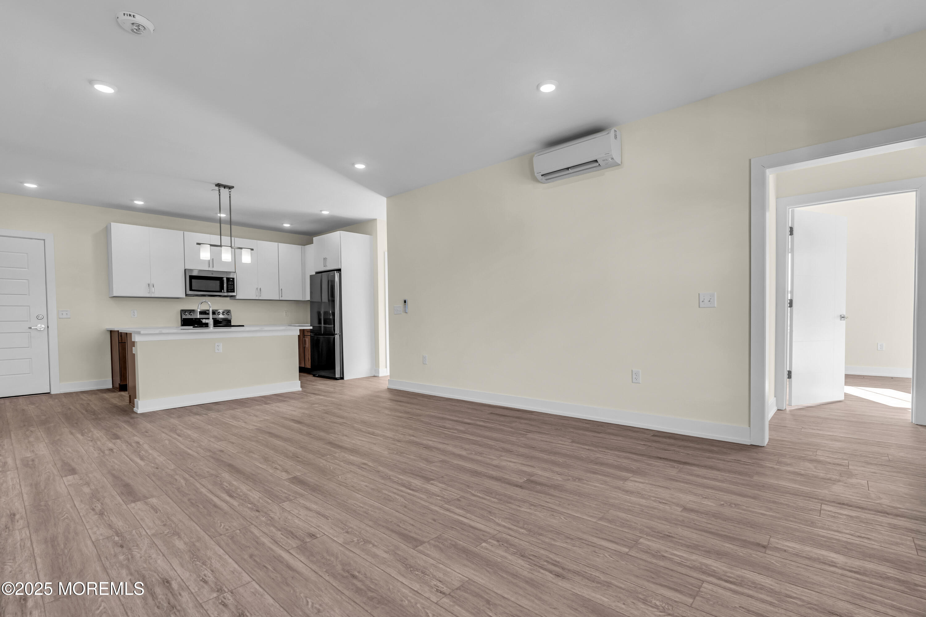 19 Carr Avenue, 220