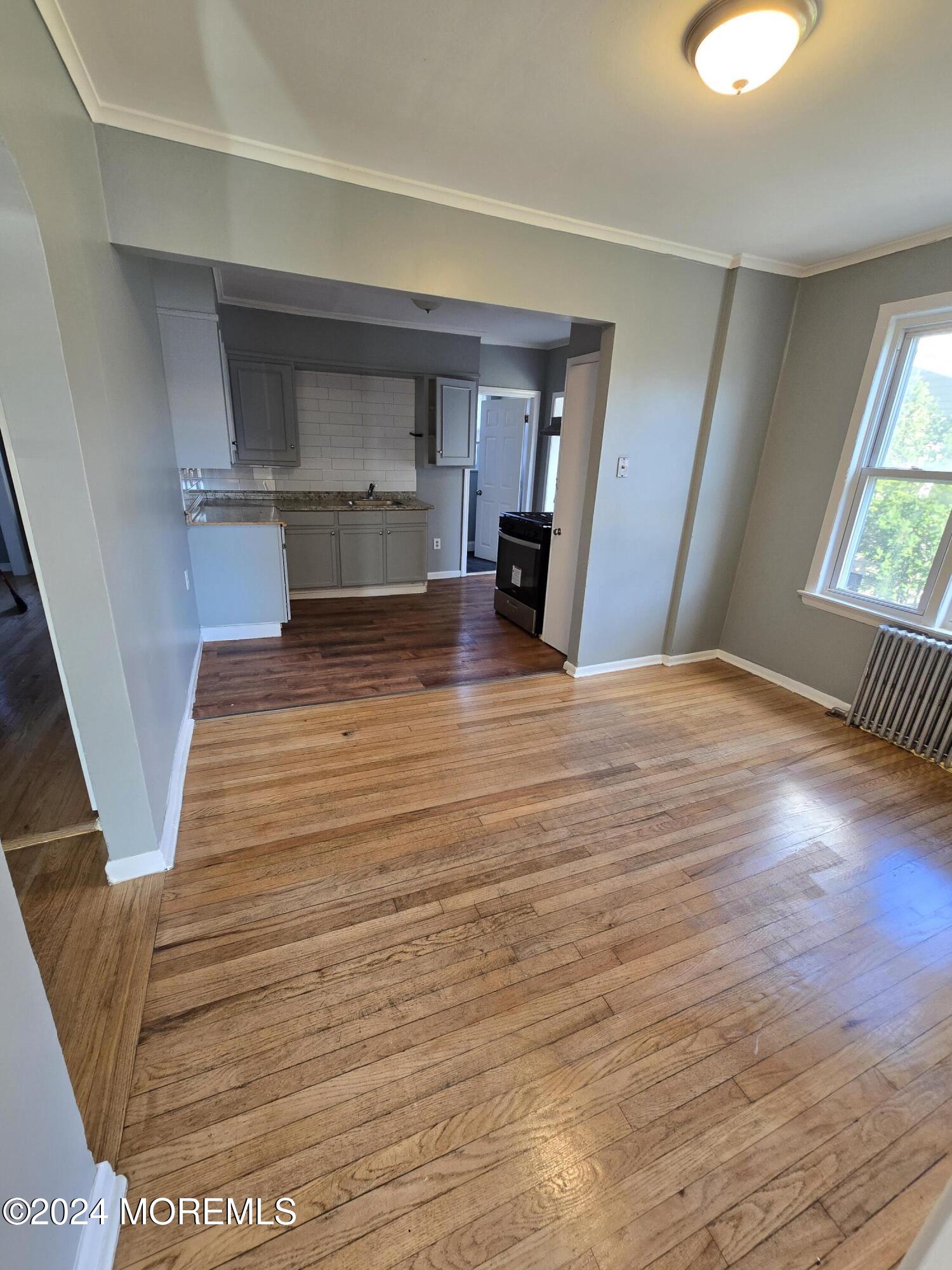 93 N Broadway, 1