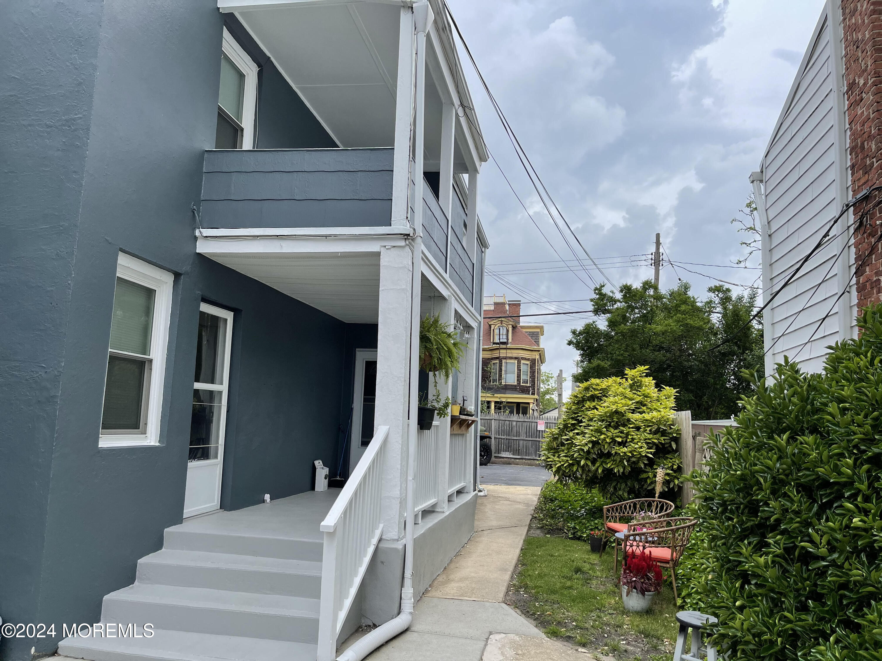 307 7th Avenue, 3