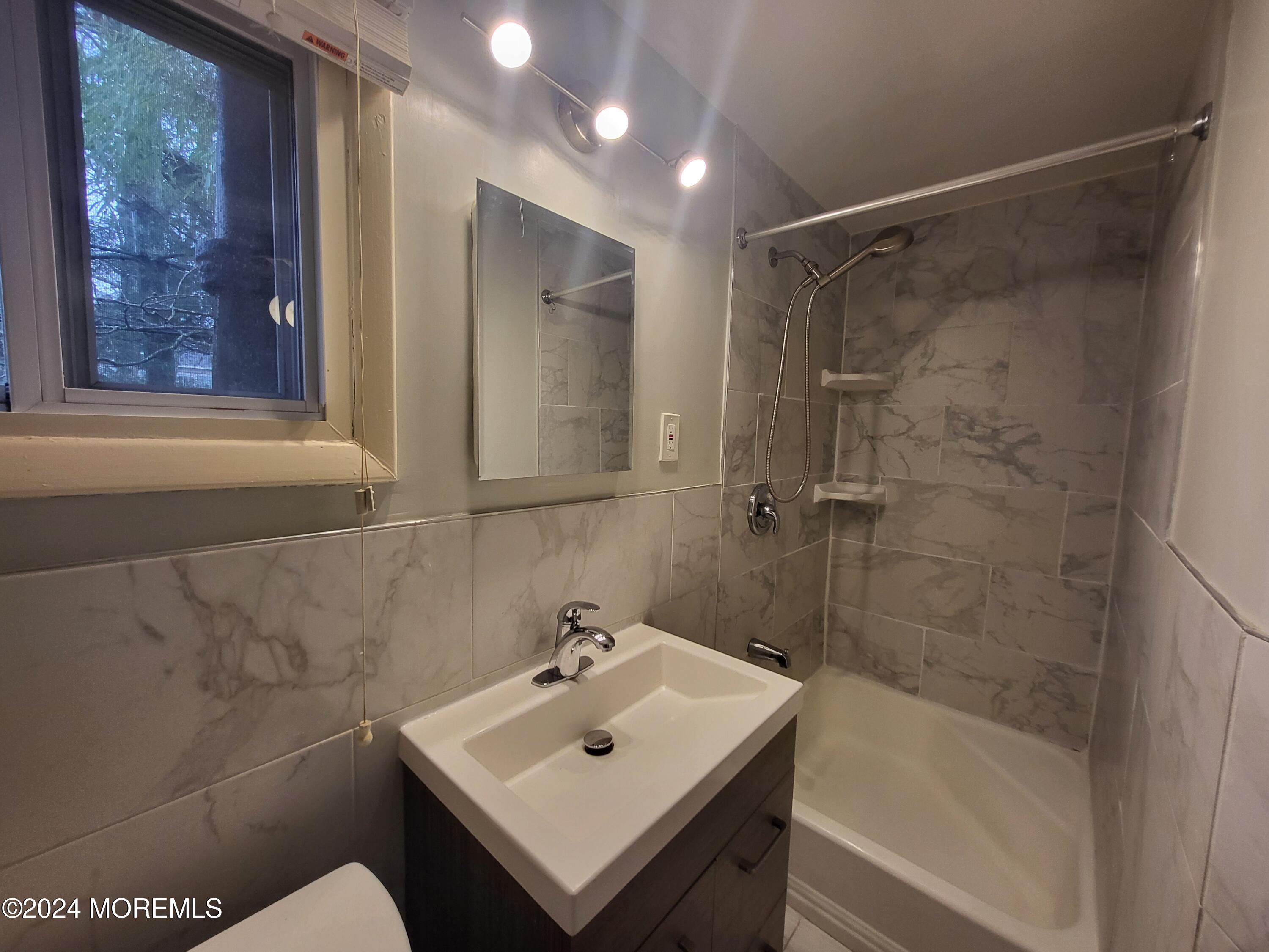 1206 Sunset Avenue, 3
