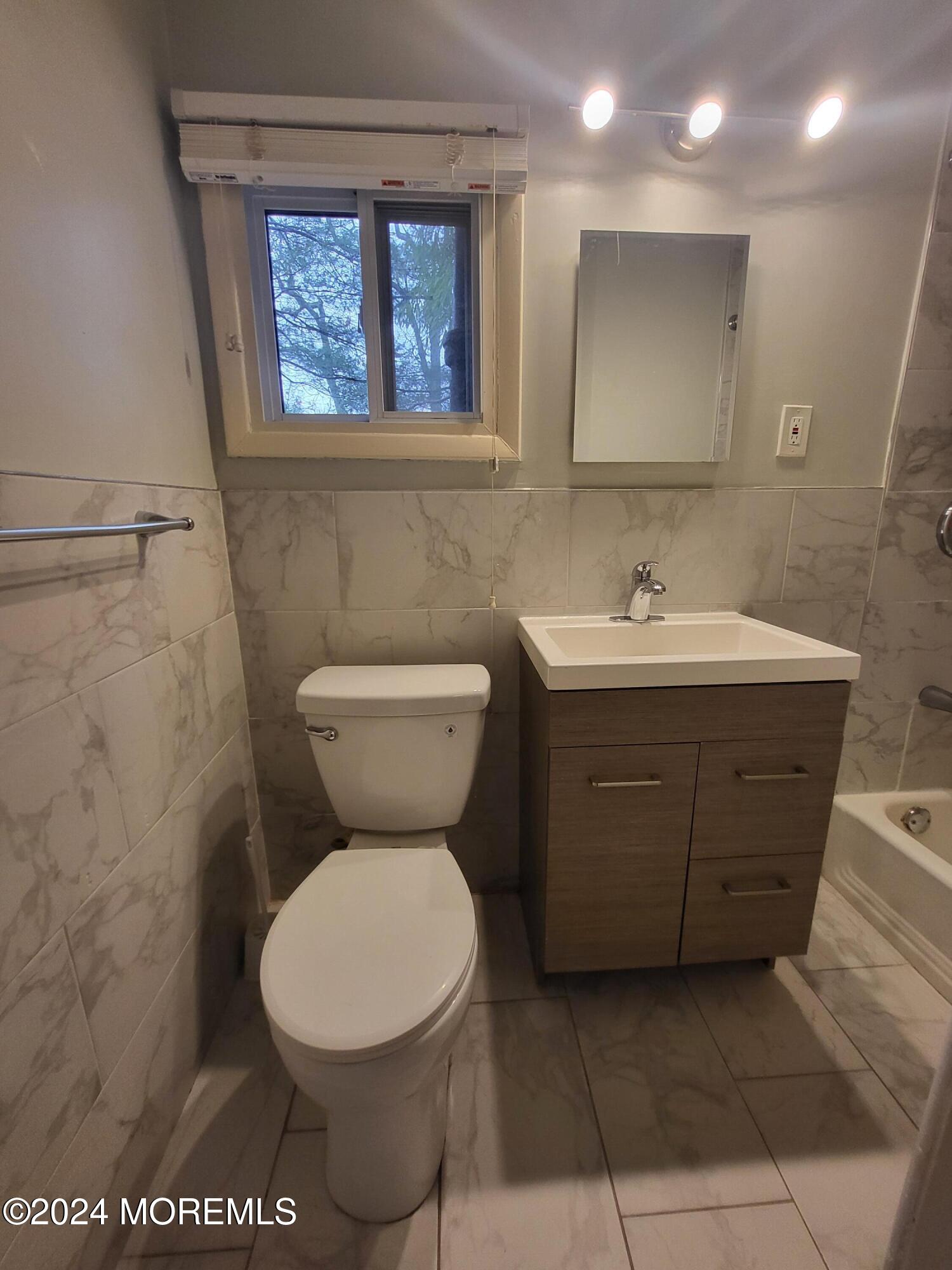 1206 Sunset Avenue, 3