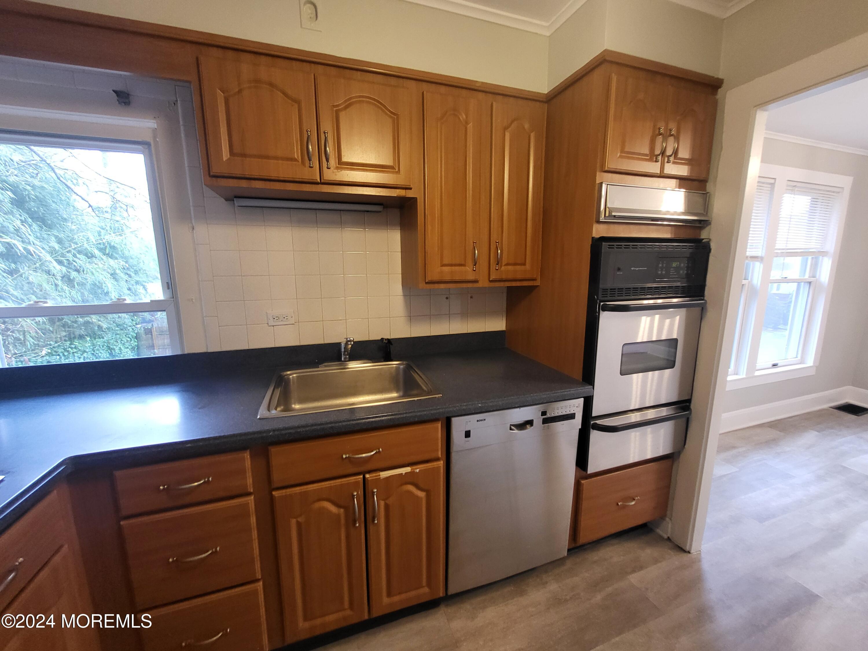 1206 Sunset Avenue, 3