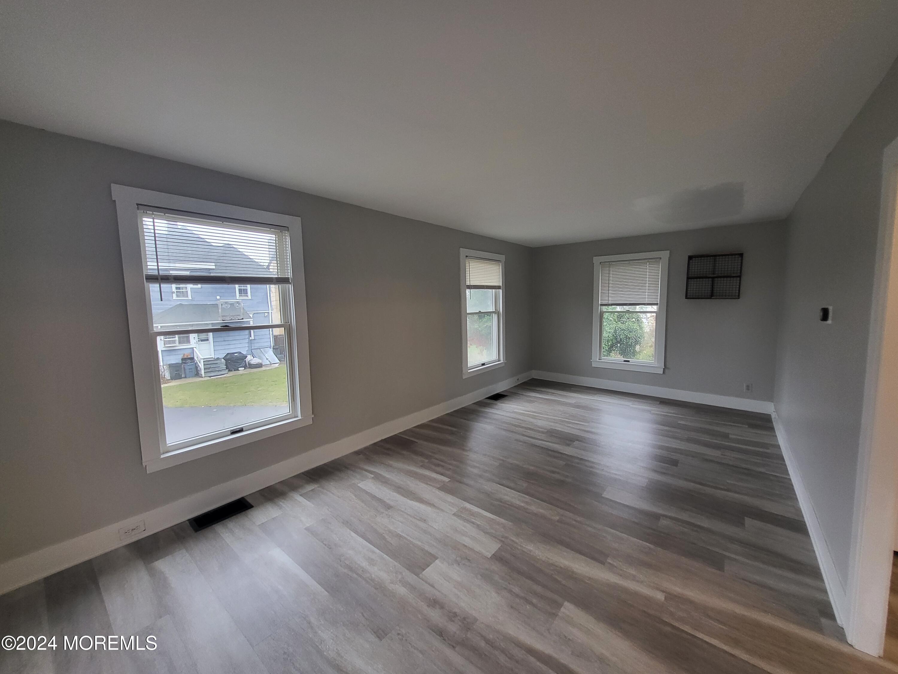 1206 Sunset Avenue, 3