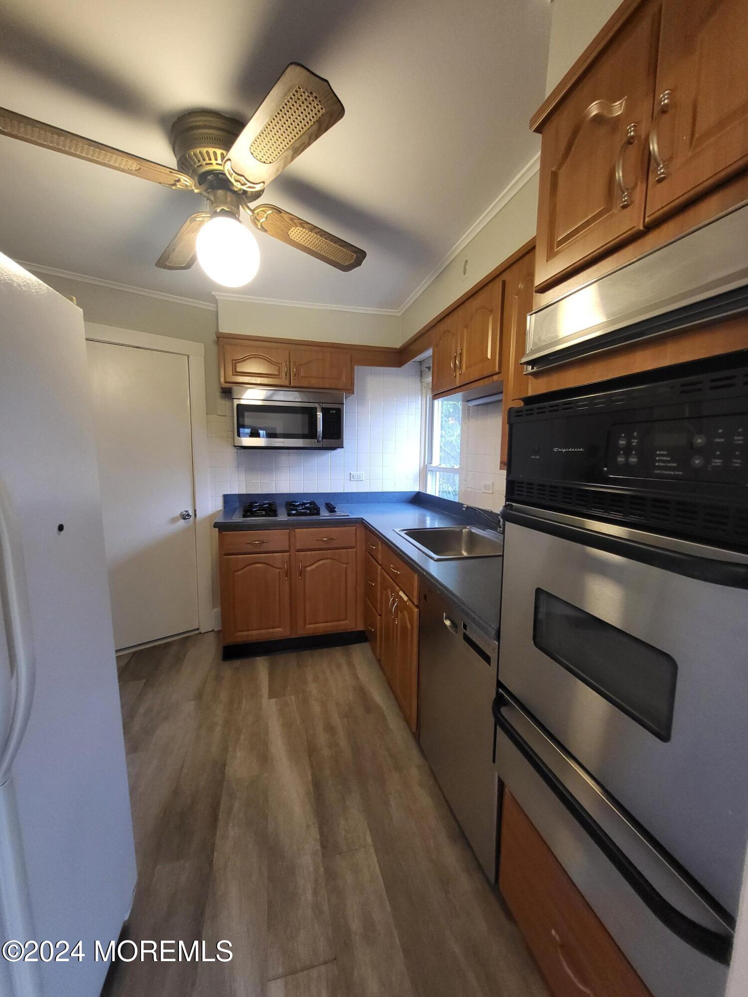 1206 Sunset Avenue, 3
