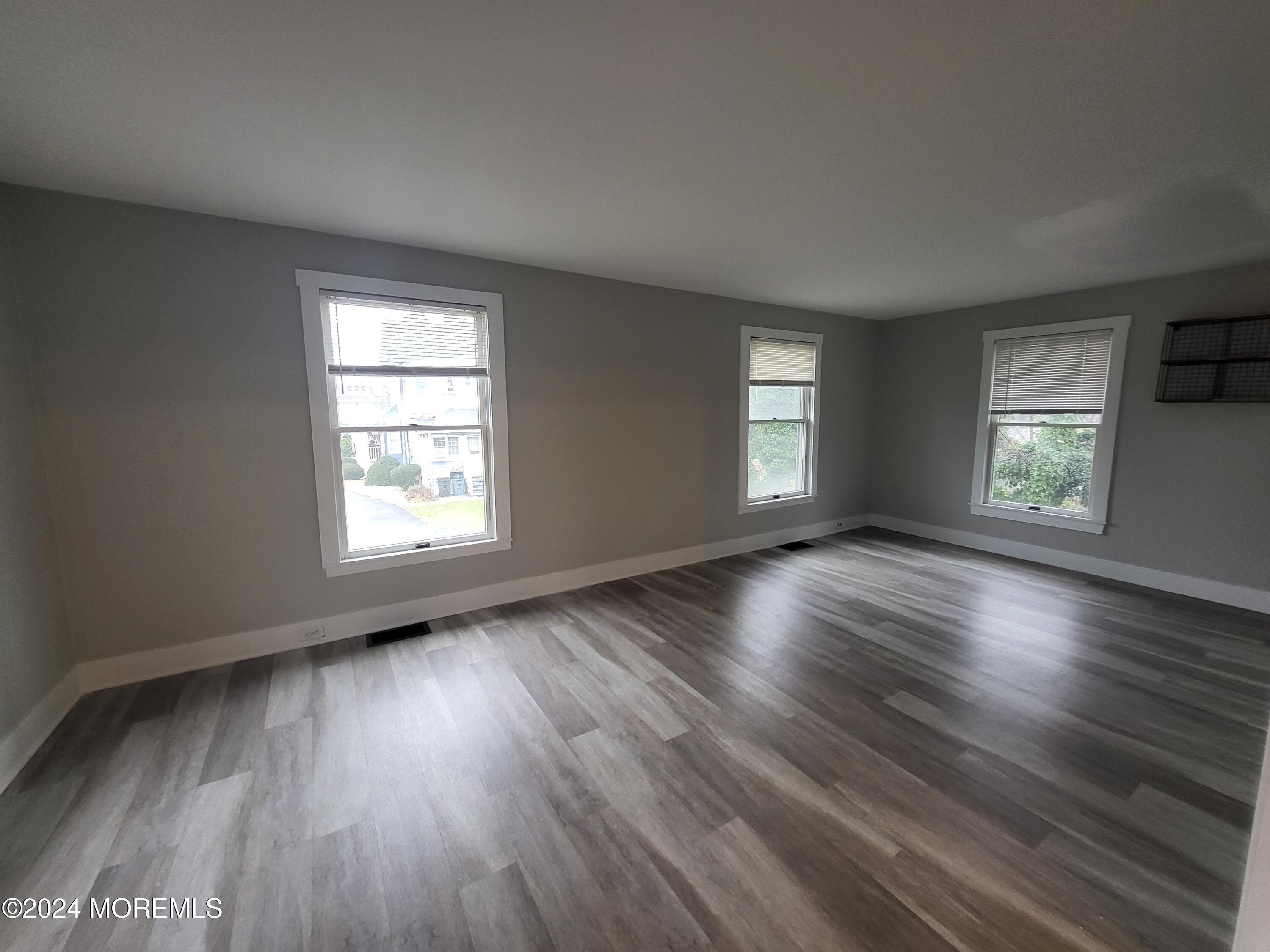 1206 Sunset Avenue, 3