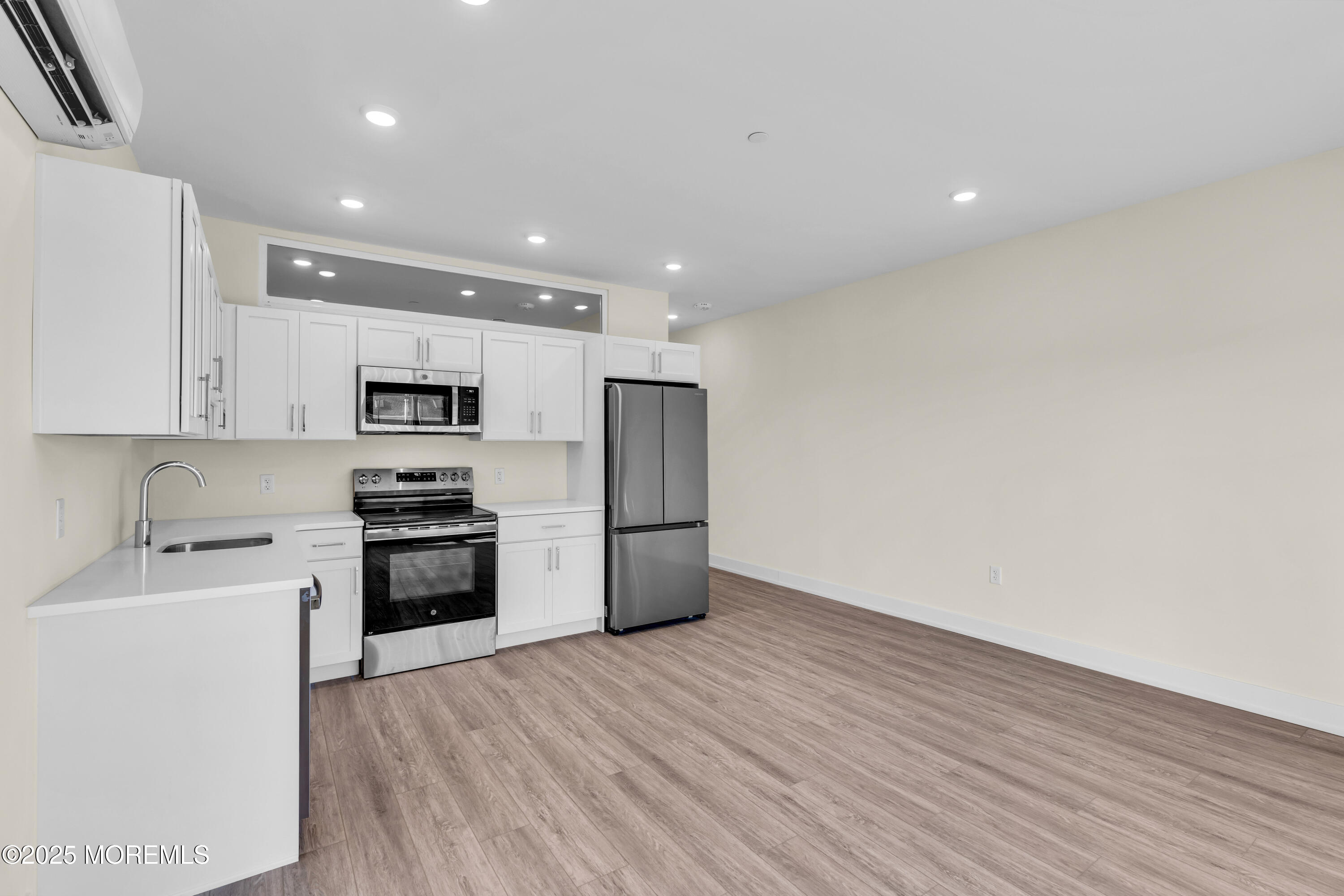 19 Carr Avenue 313