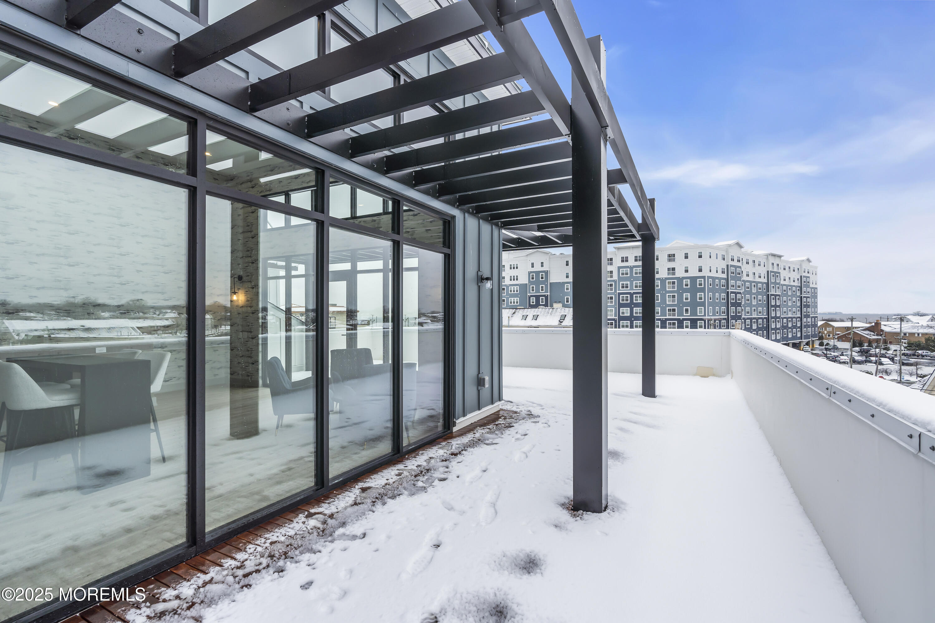 19 Carr Avenue 313