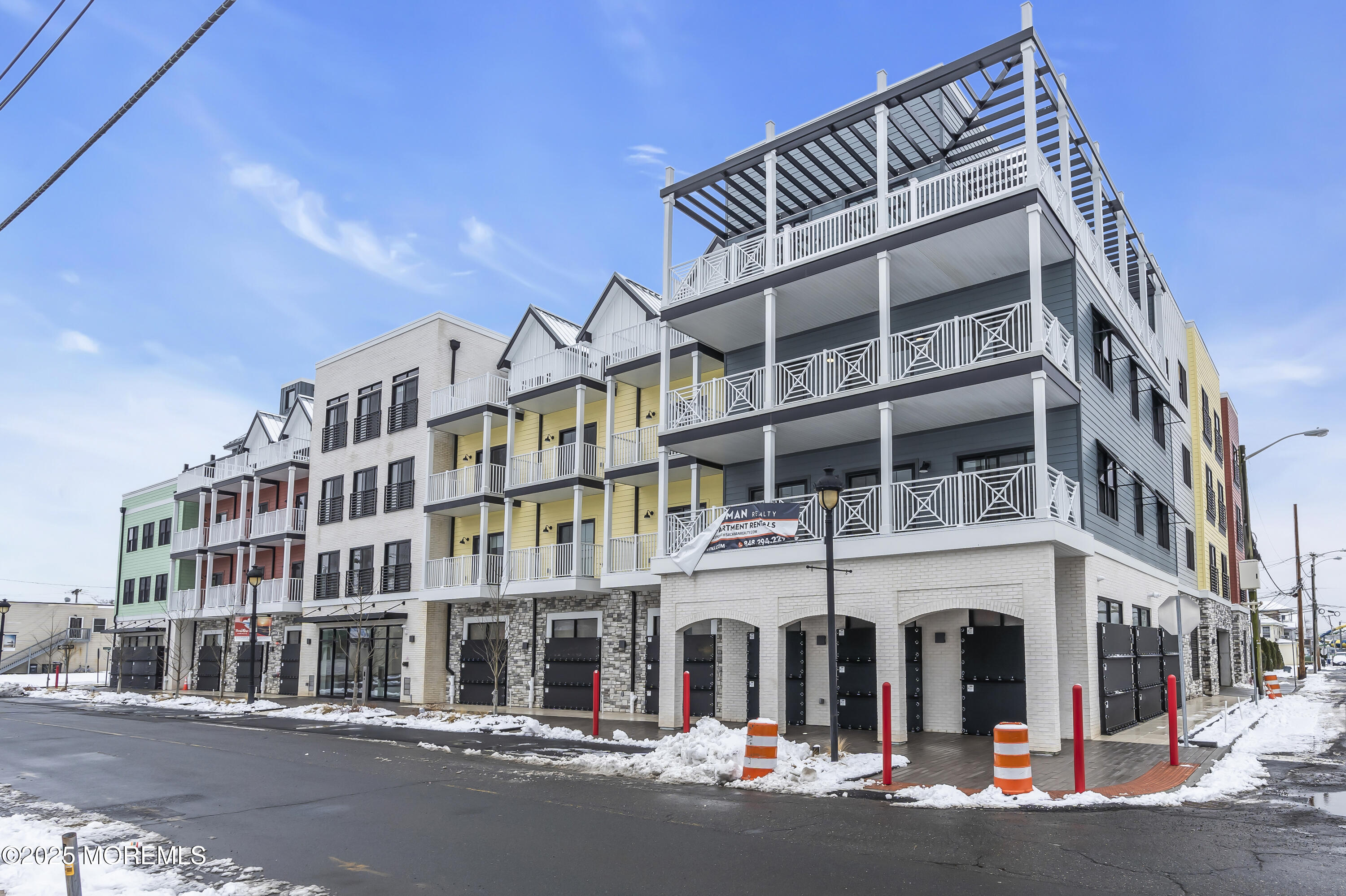 19 Carr Avenue 317