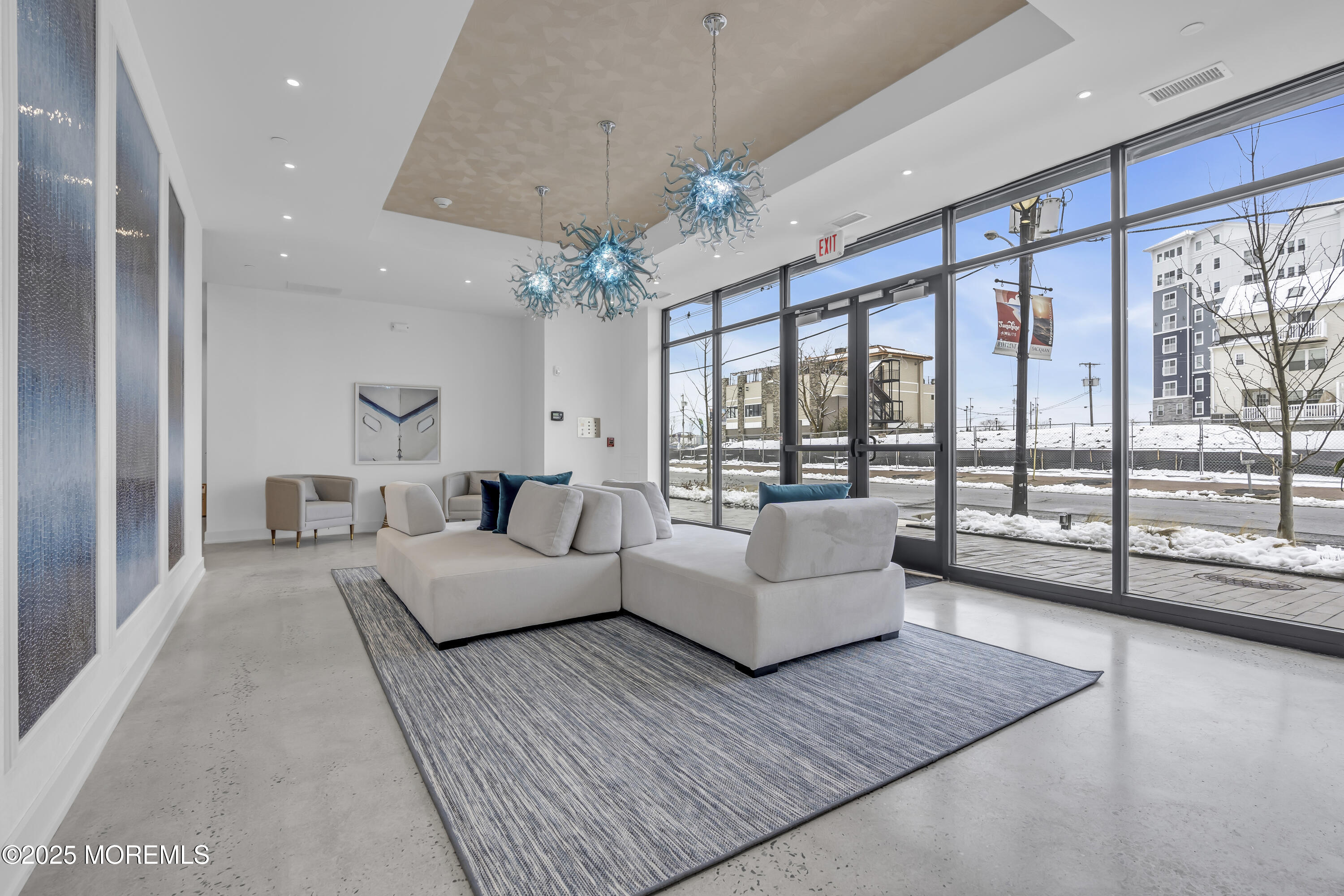 19 Carr Avenue 317