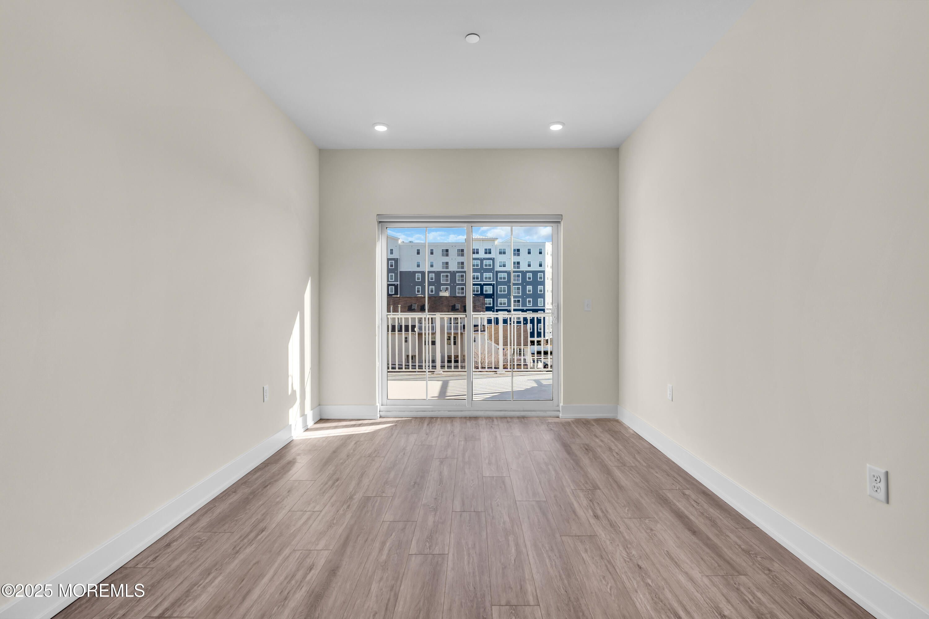 19 Carr Avenue 317