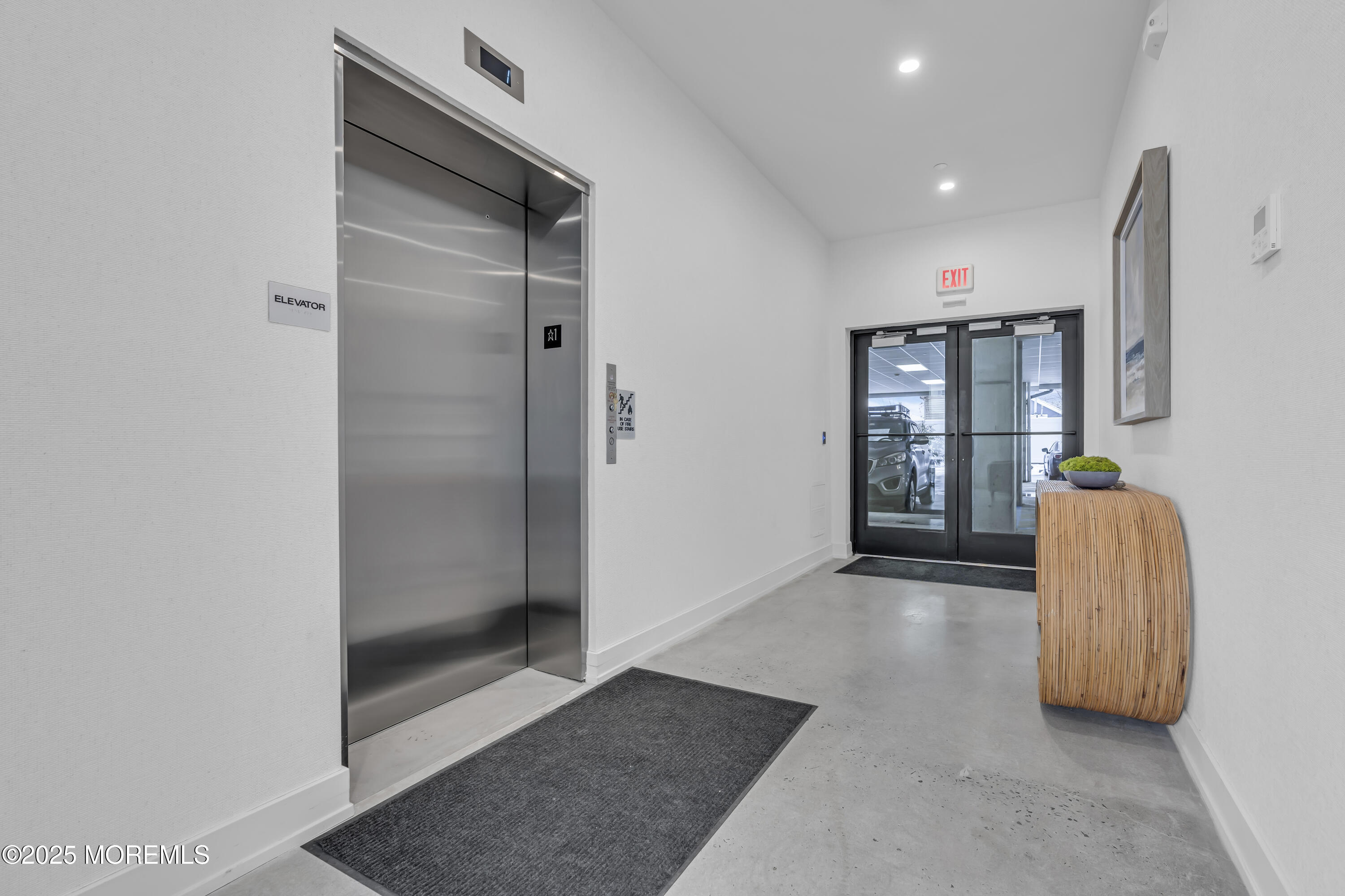 19 Carr Avenue 317
