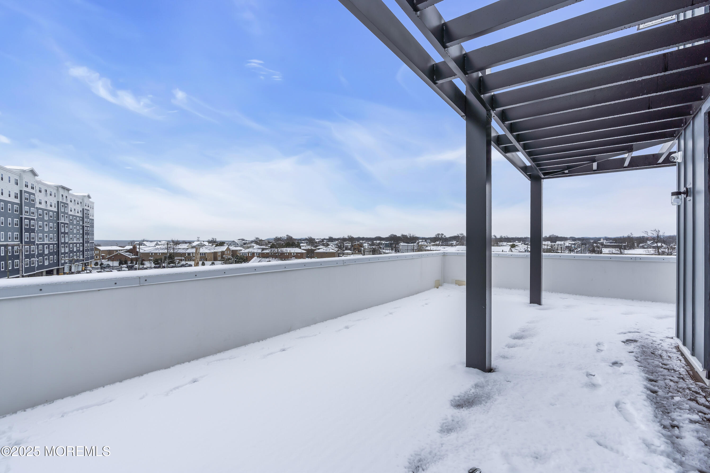 19 Carr Avenue 317
