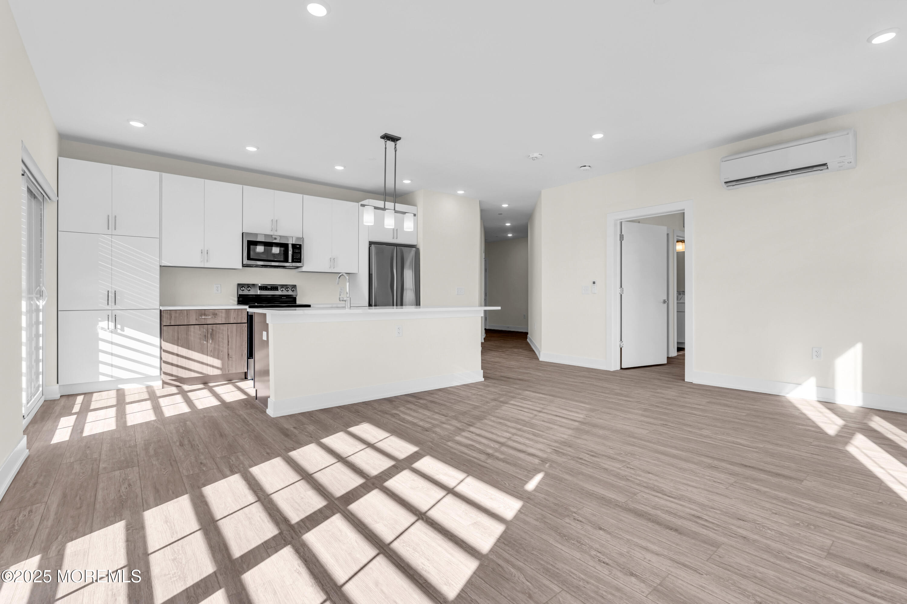 19 Carr Avenue, 319