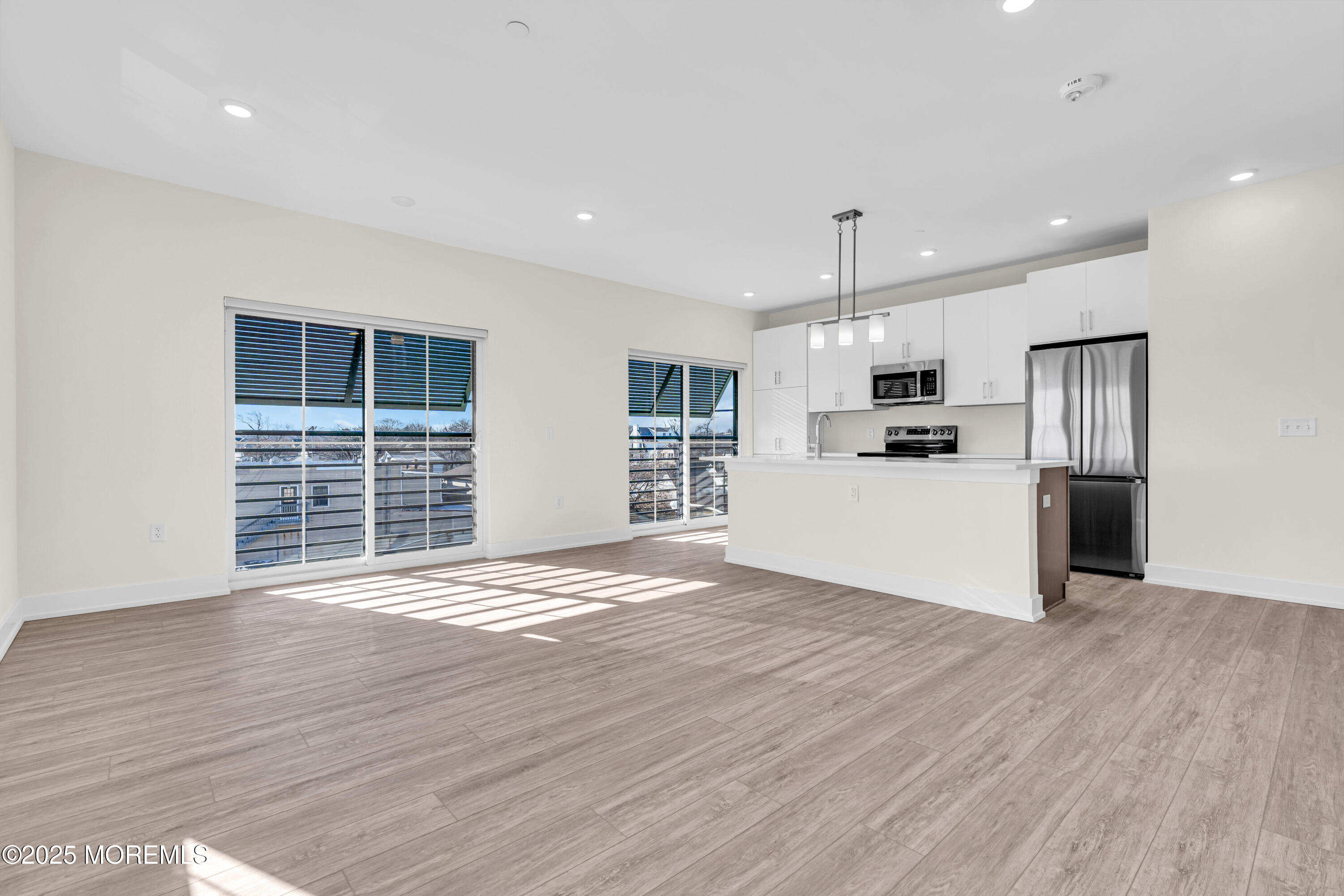 19 Carr Avenue, 319