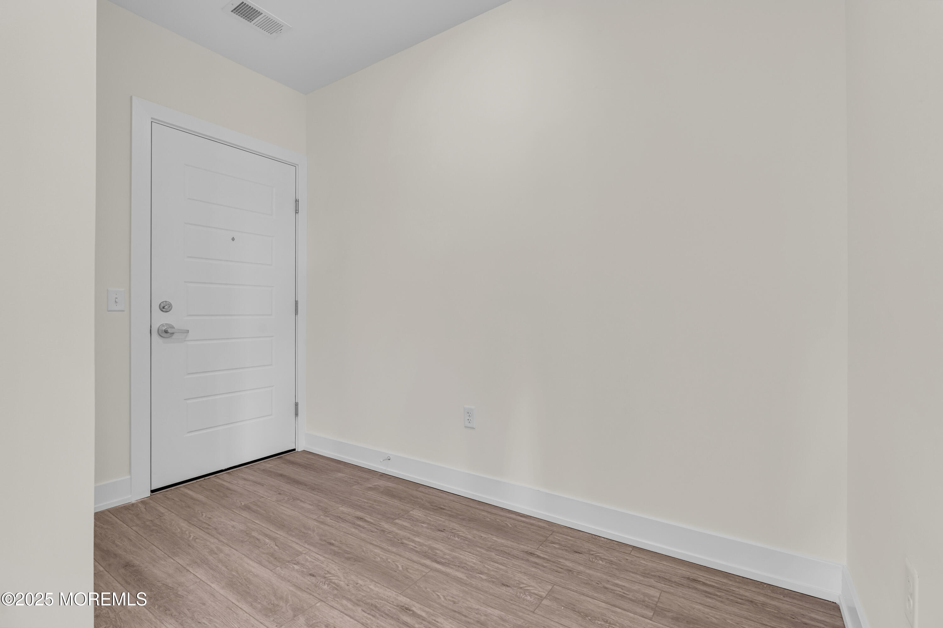 19 Carr Avenue, 319