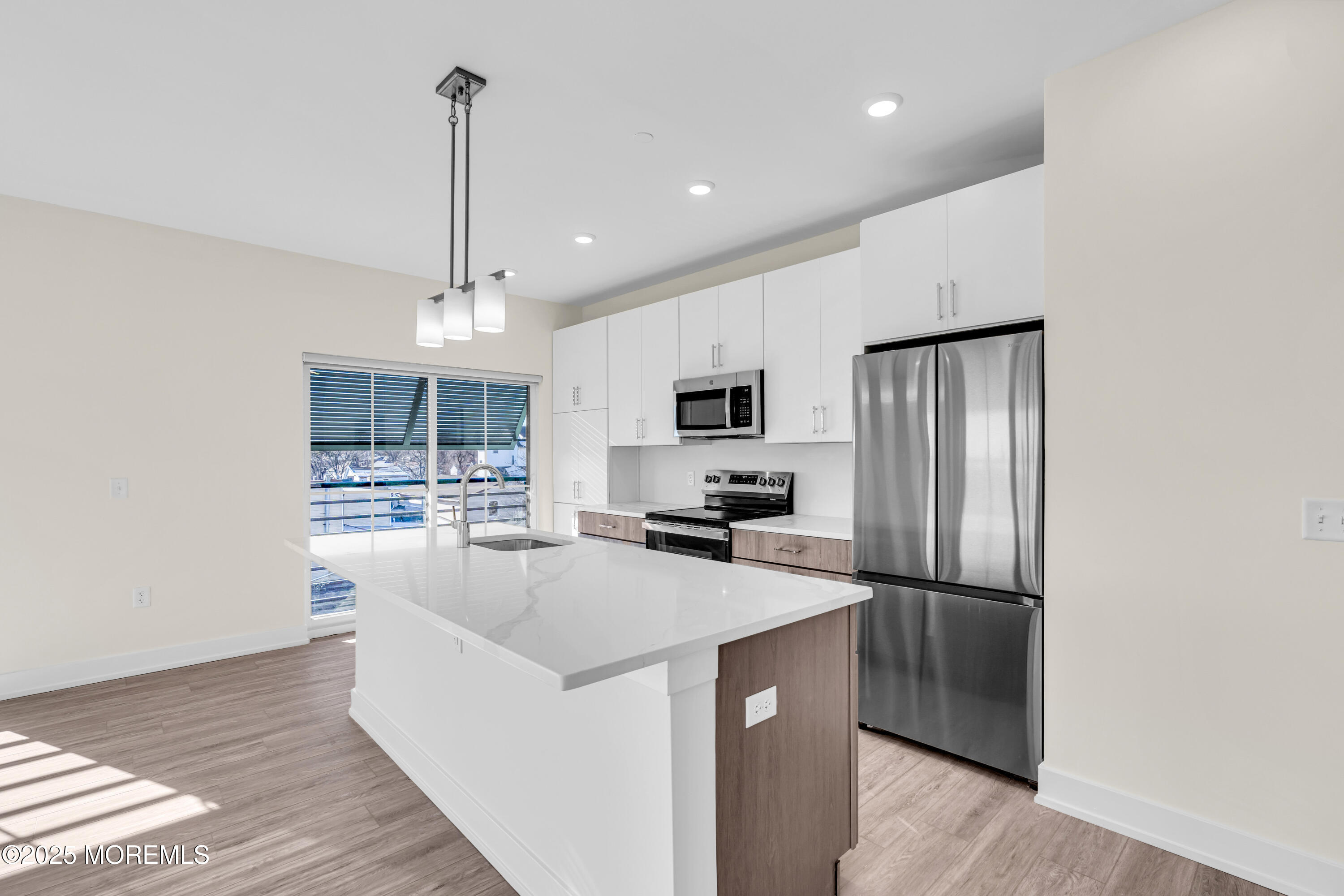 19 Carr Avenue, 319