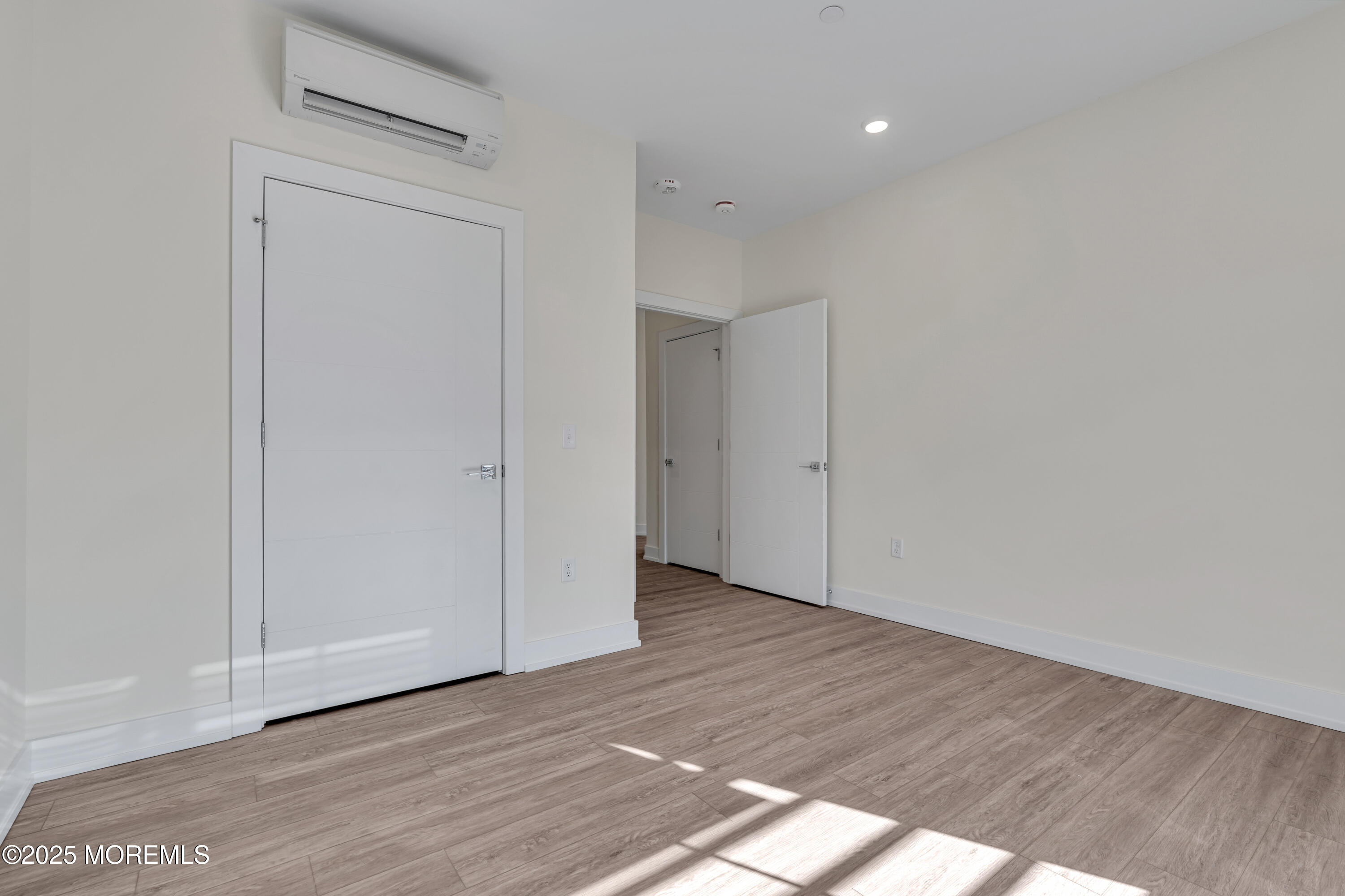 19 Carr Avenue, 319
