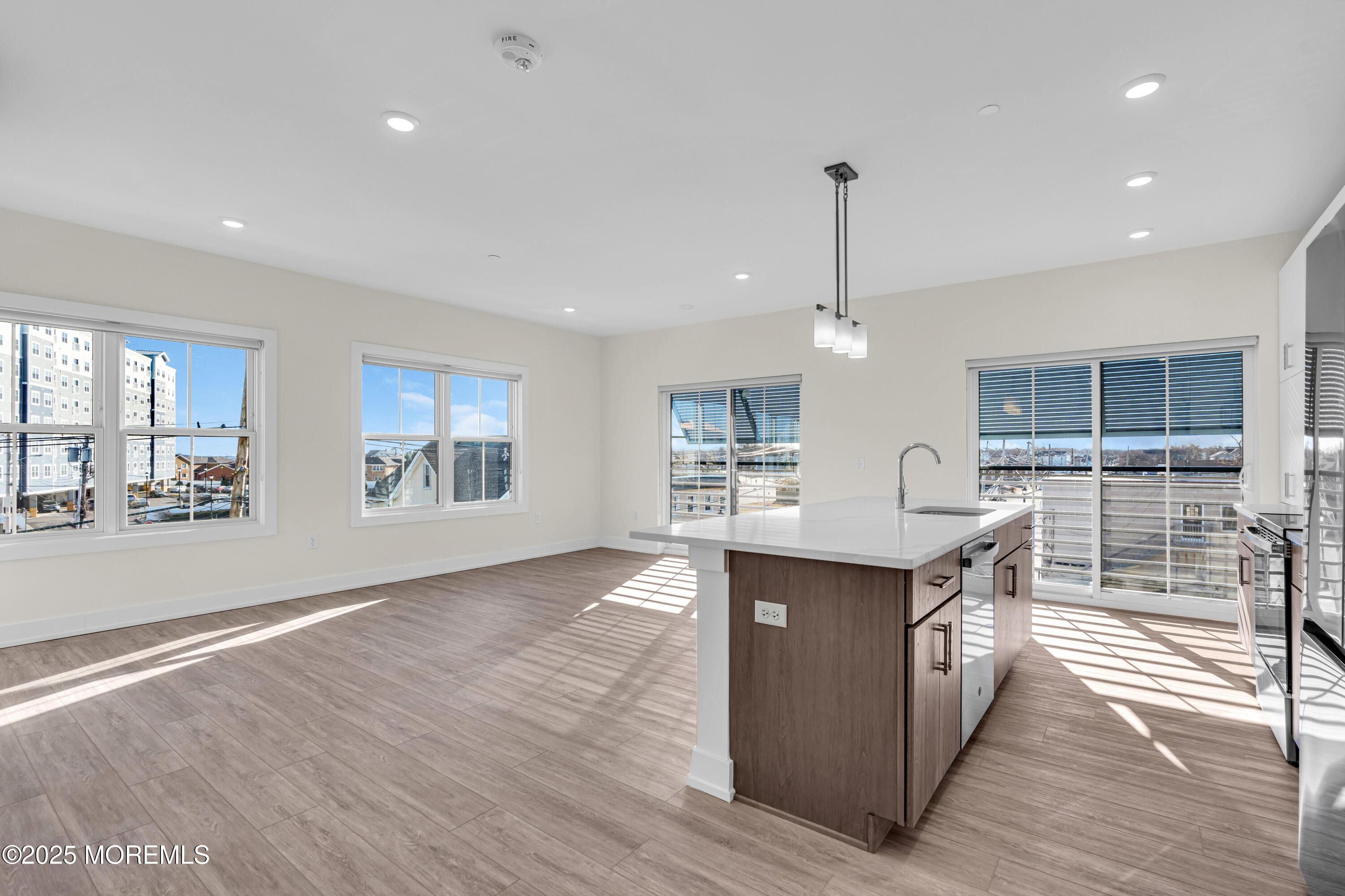 19 Carr Avenue, 319