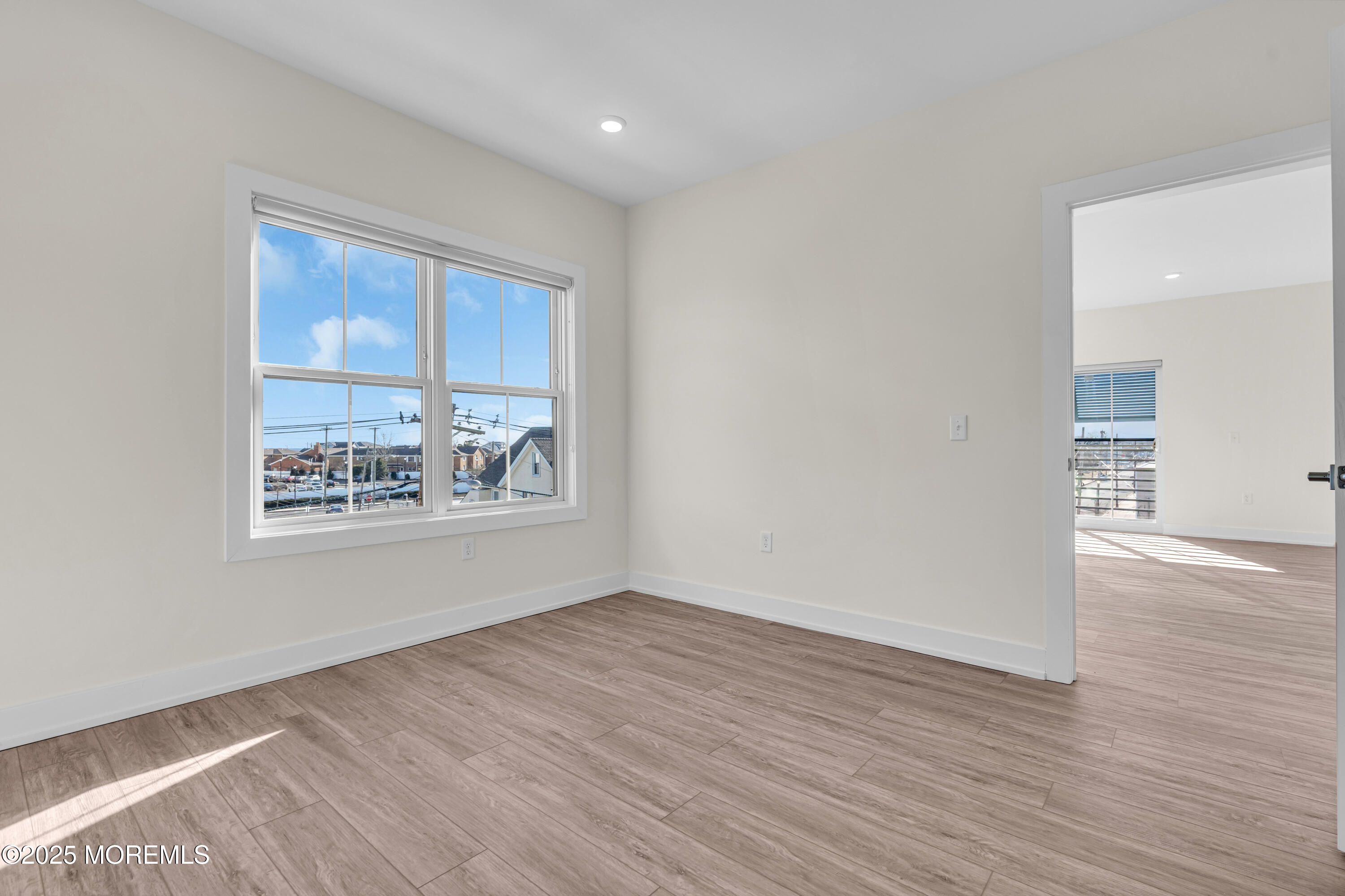19 Carr Avenue, 319