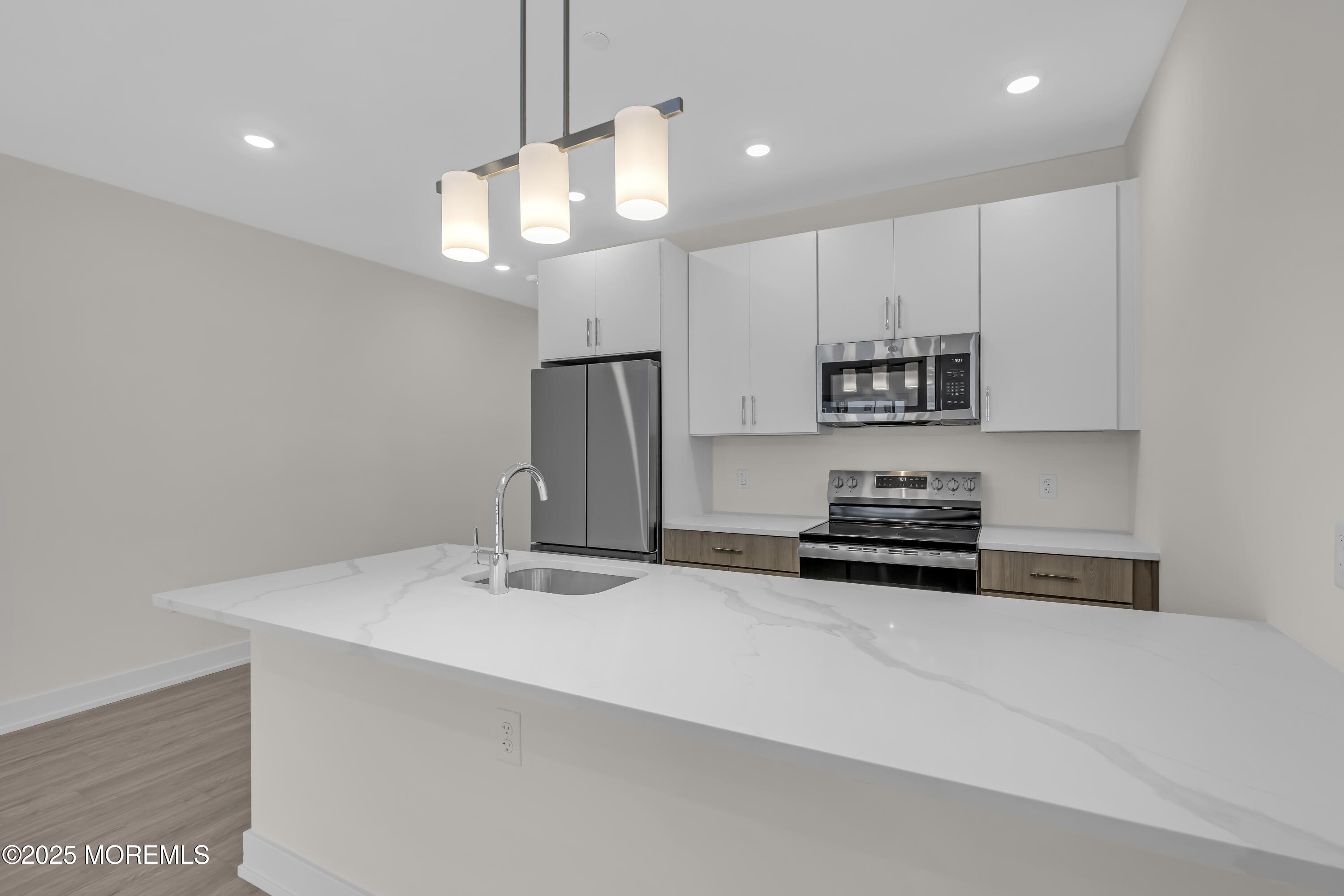 19 Carr Avenue 403