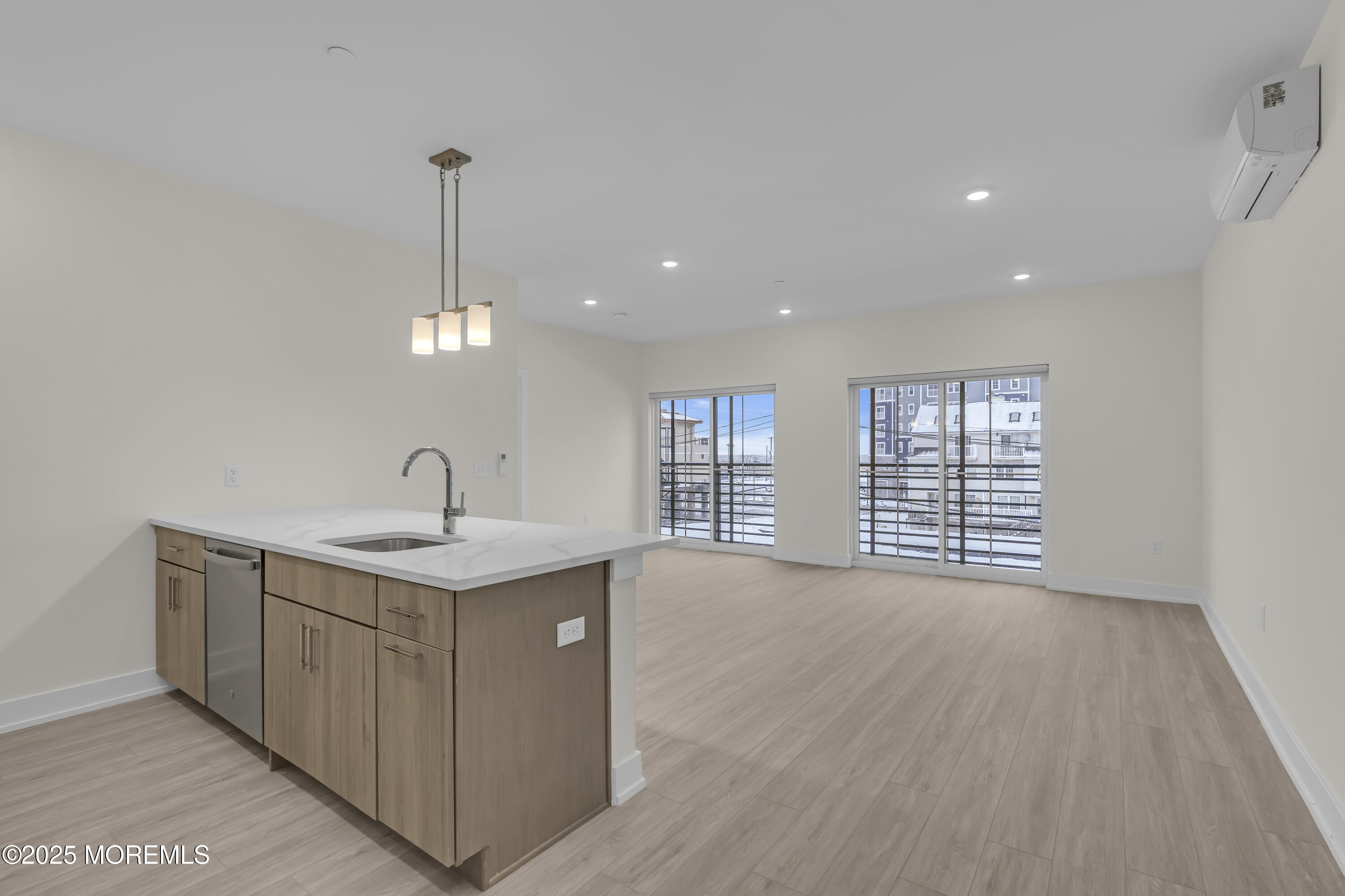 19 Carr Avenue 403