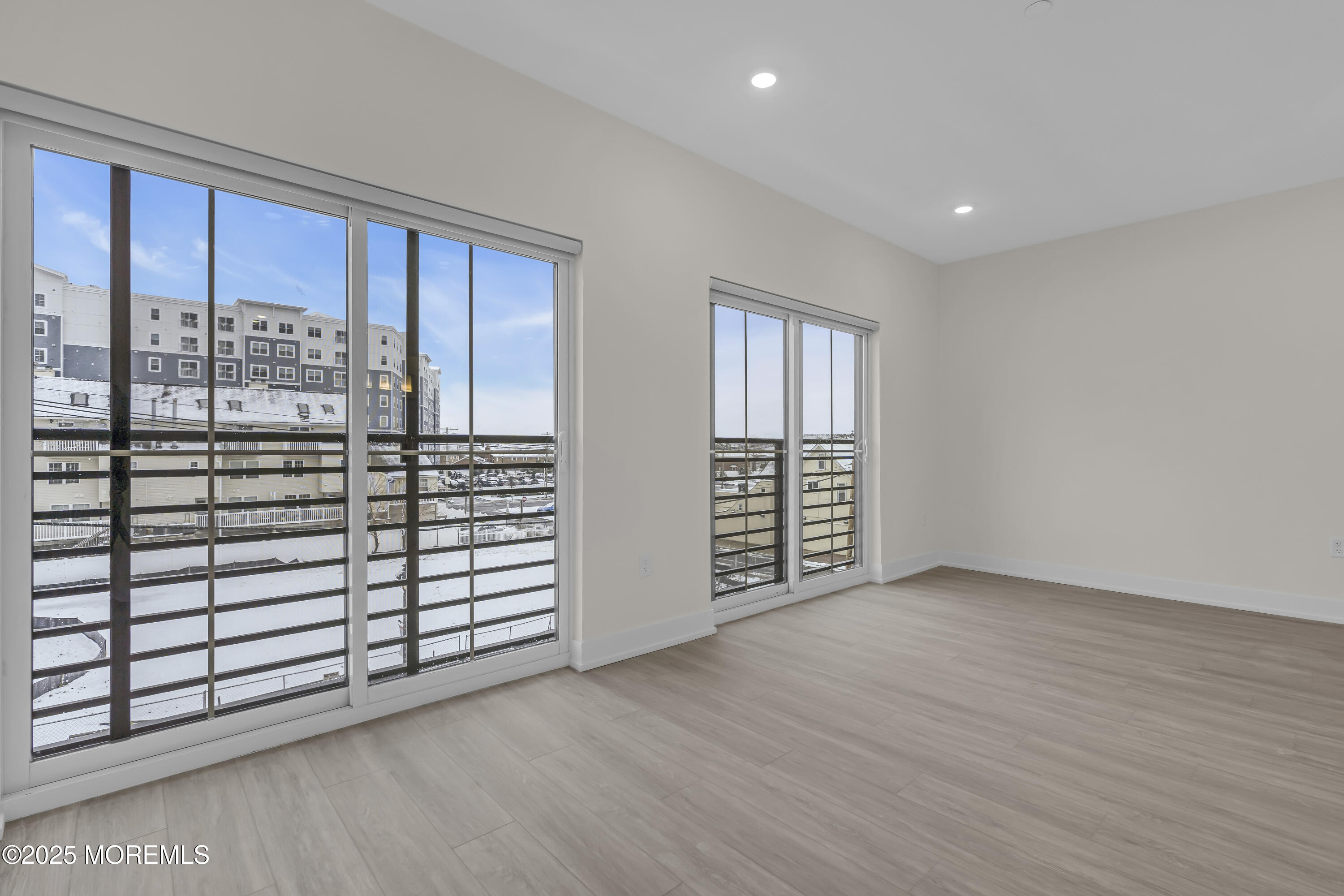 19 Carr Avenue 403