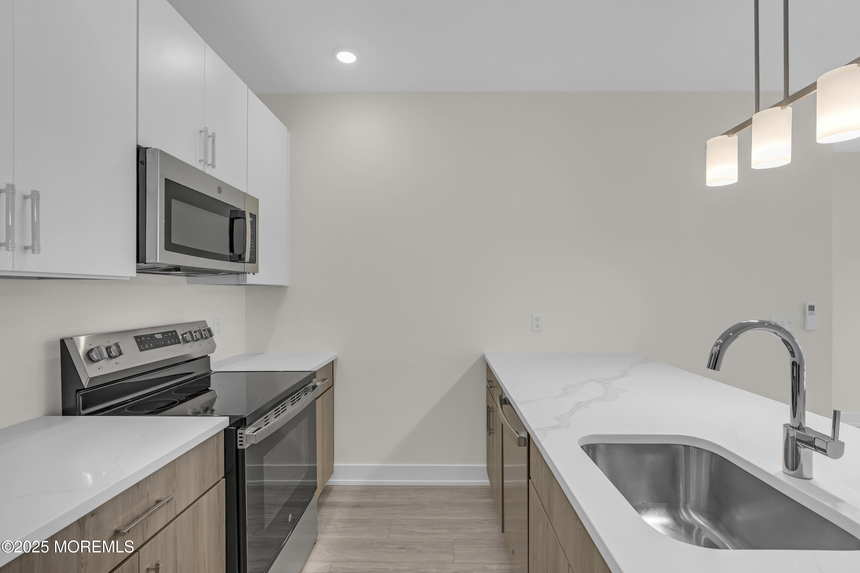 19 Carr Avenue 403