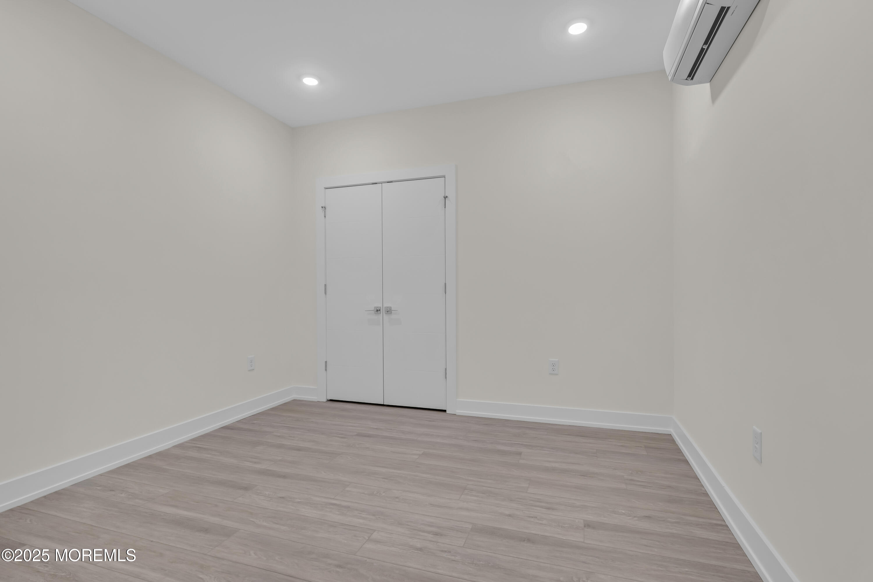 19 Carr Avenue 403
