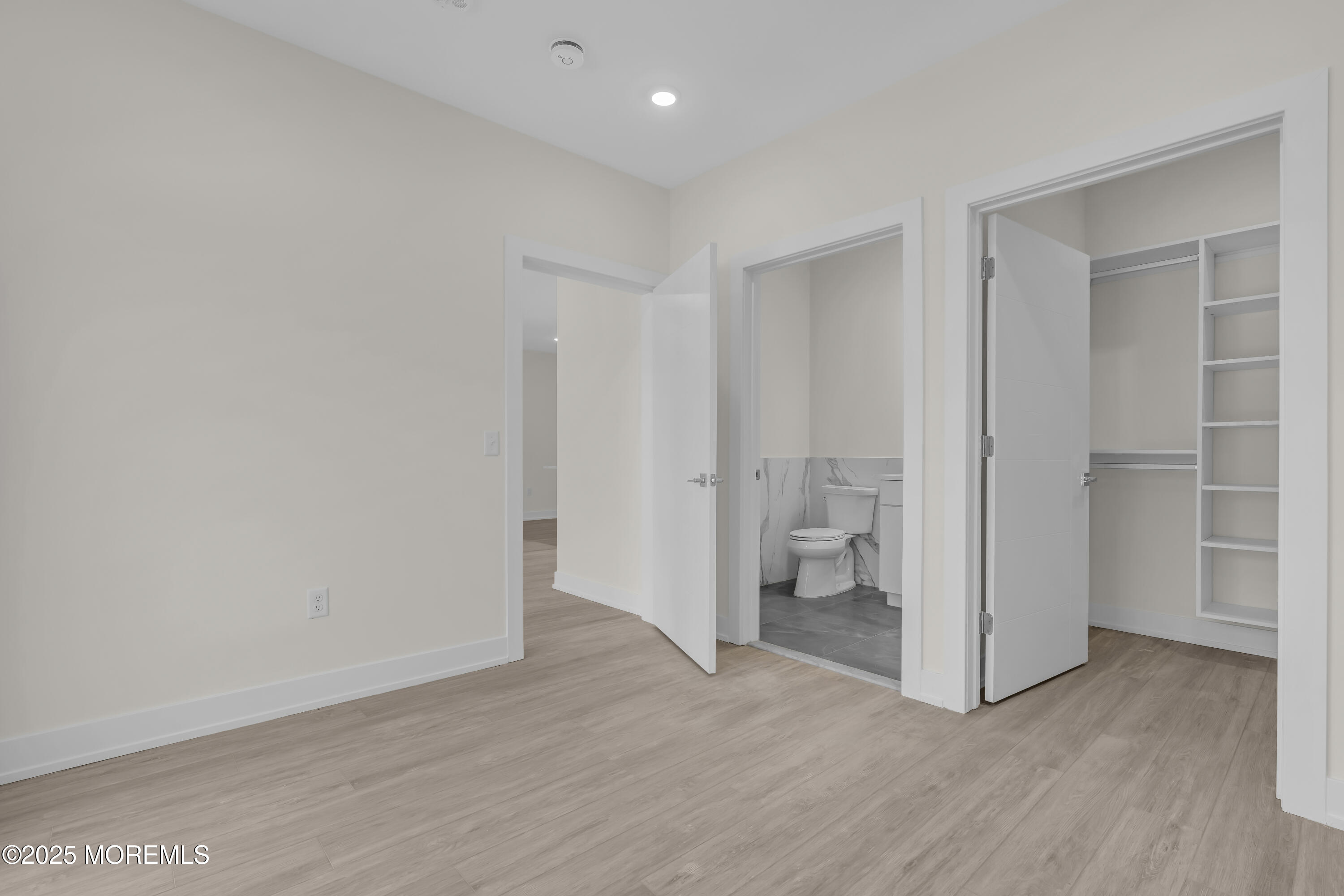 19 Carr Avenue 403