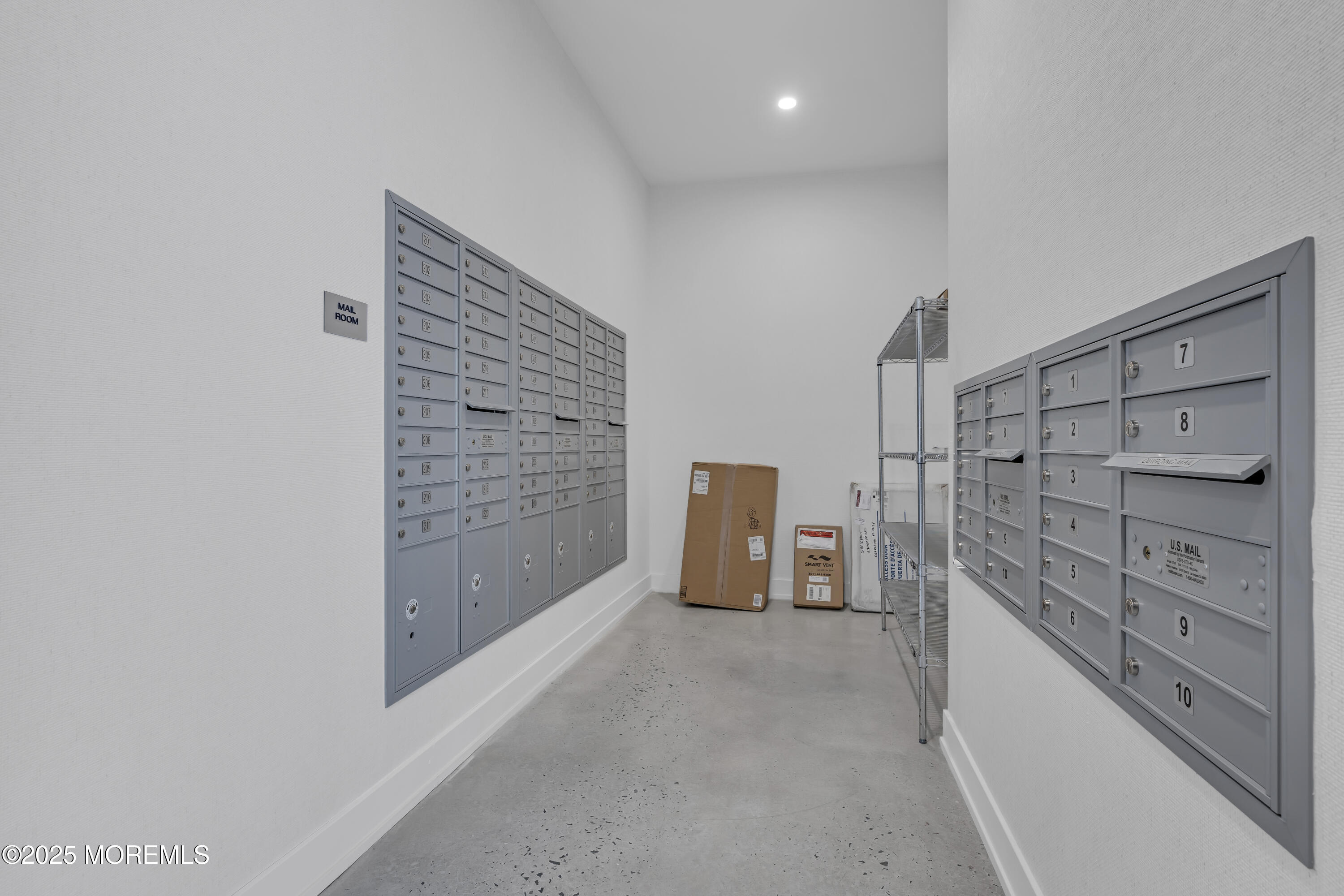 19 Carr Avenue 416