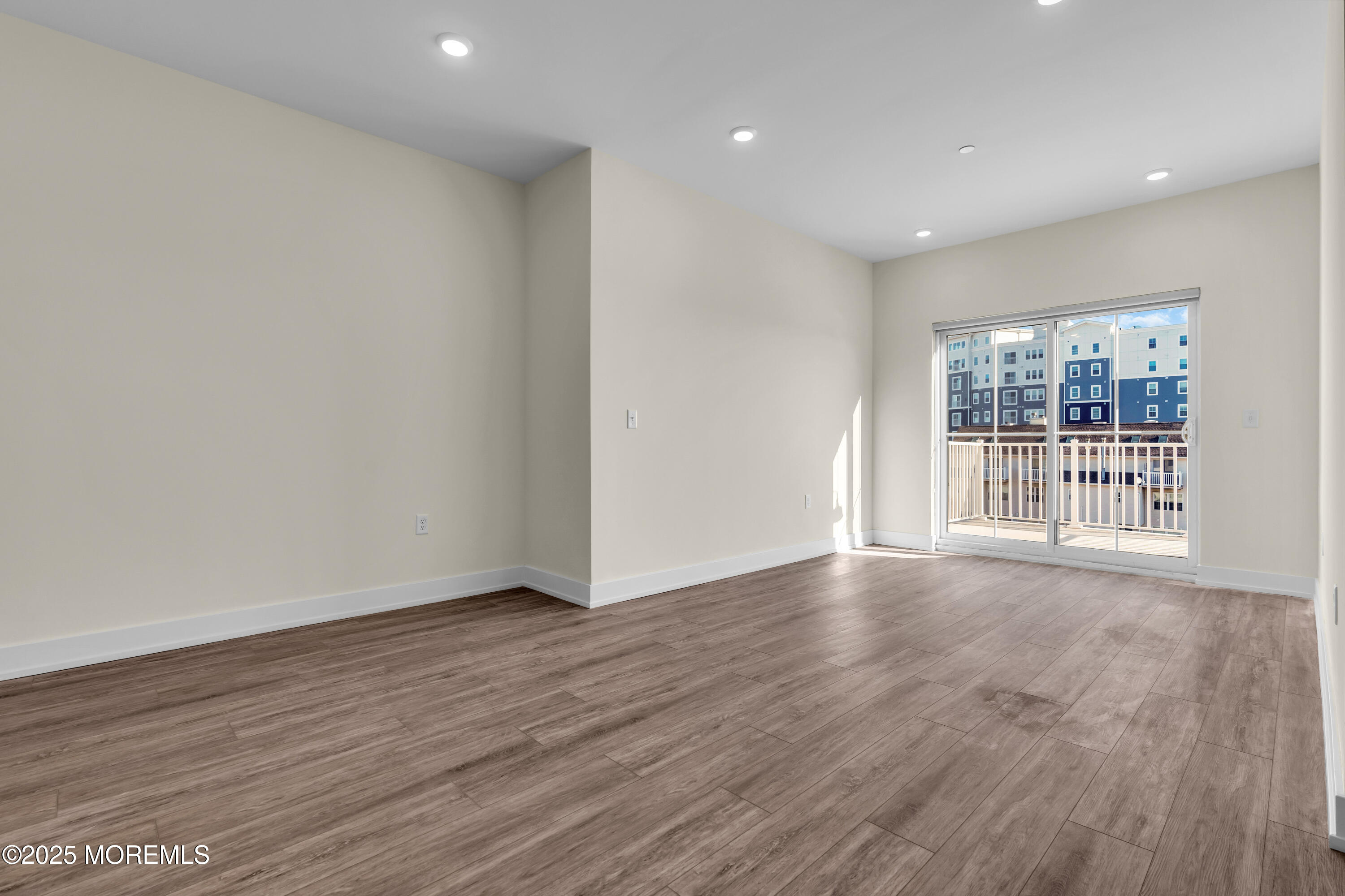 19 Carr Avenue 416