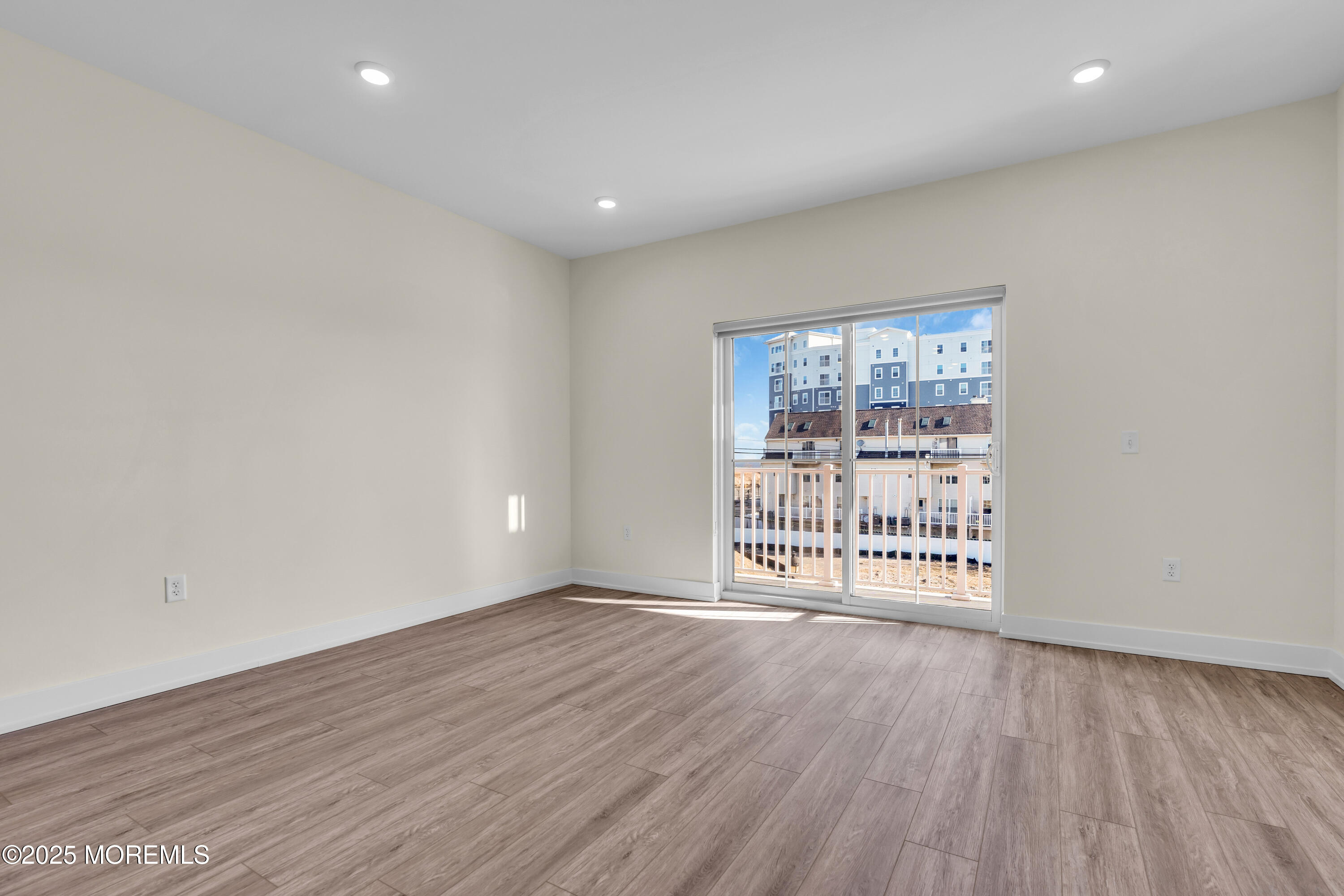 19 Carr Avenue 416