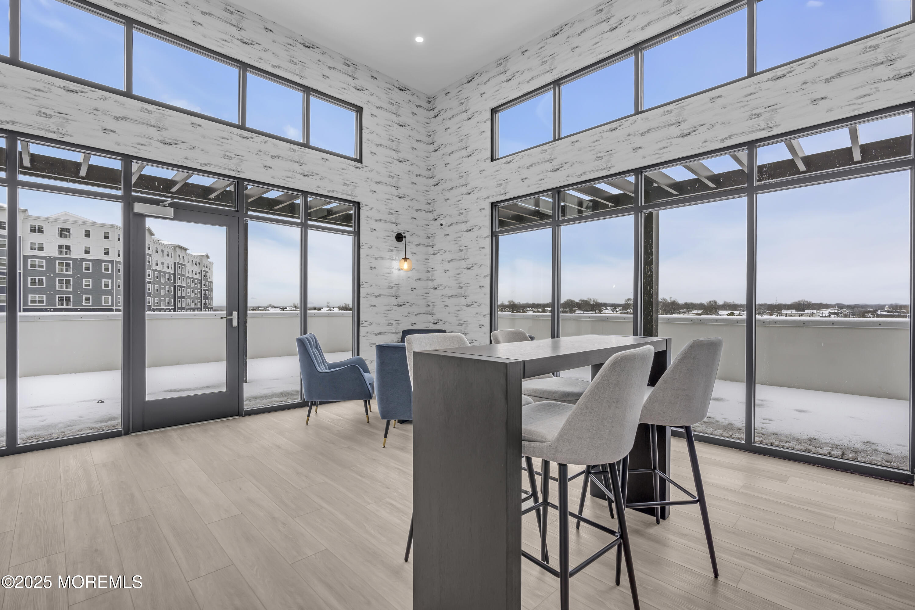 19 Carr Avenue 416