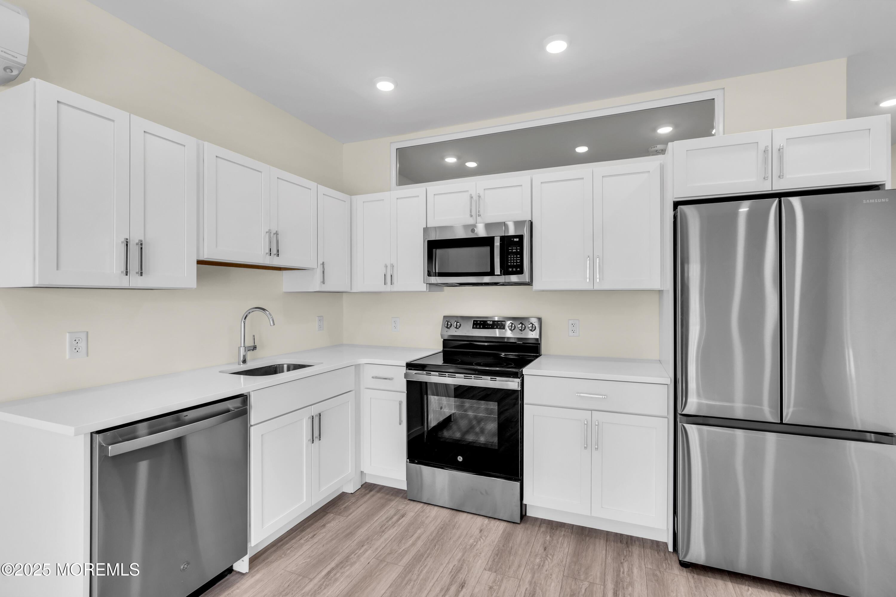 19 Carr Avenue 416