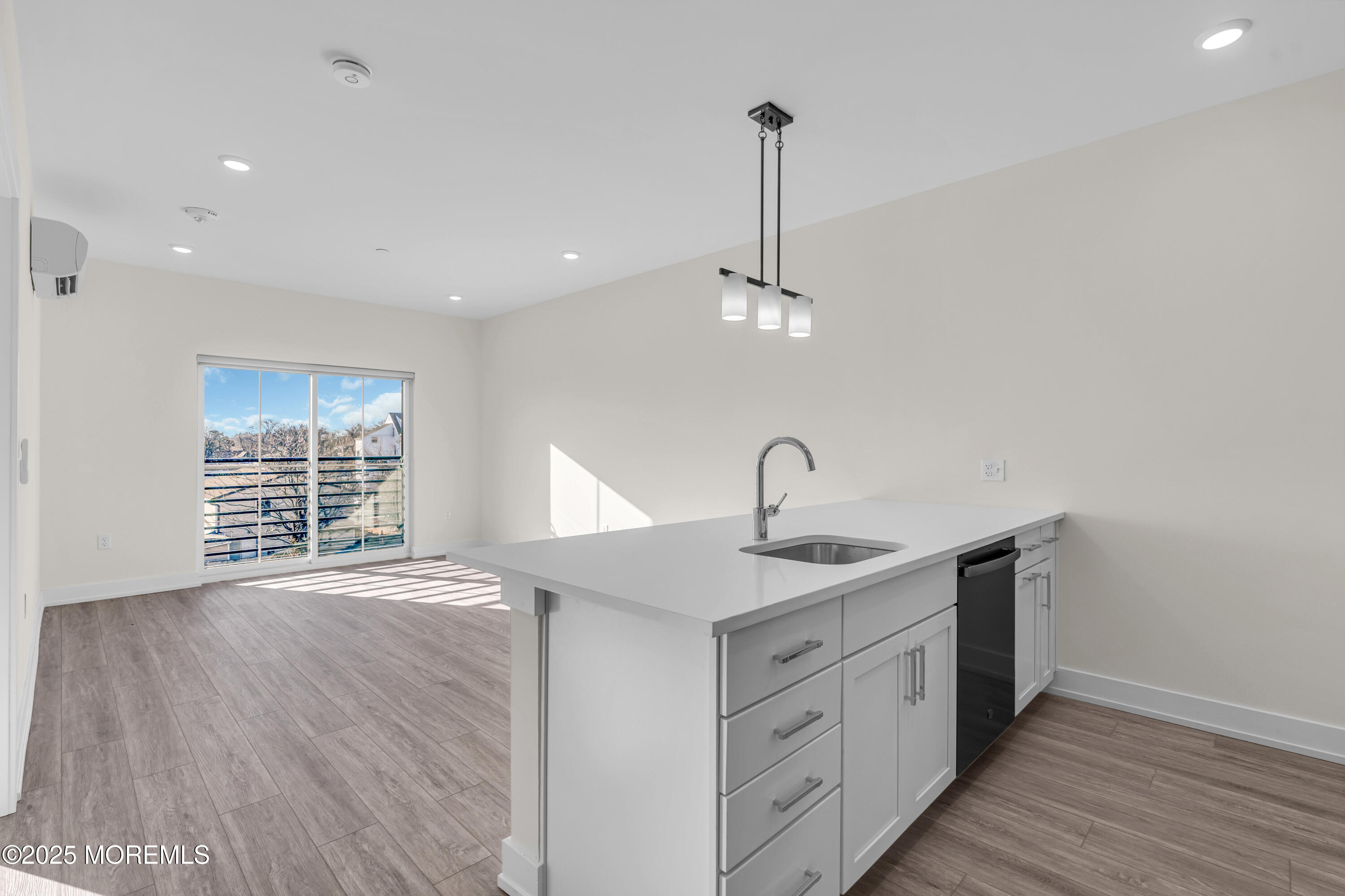 19 Carr Avenue, 421
