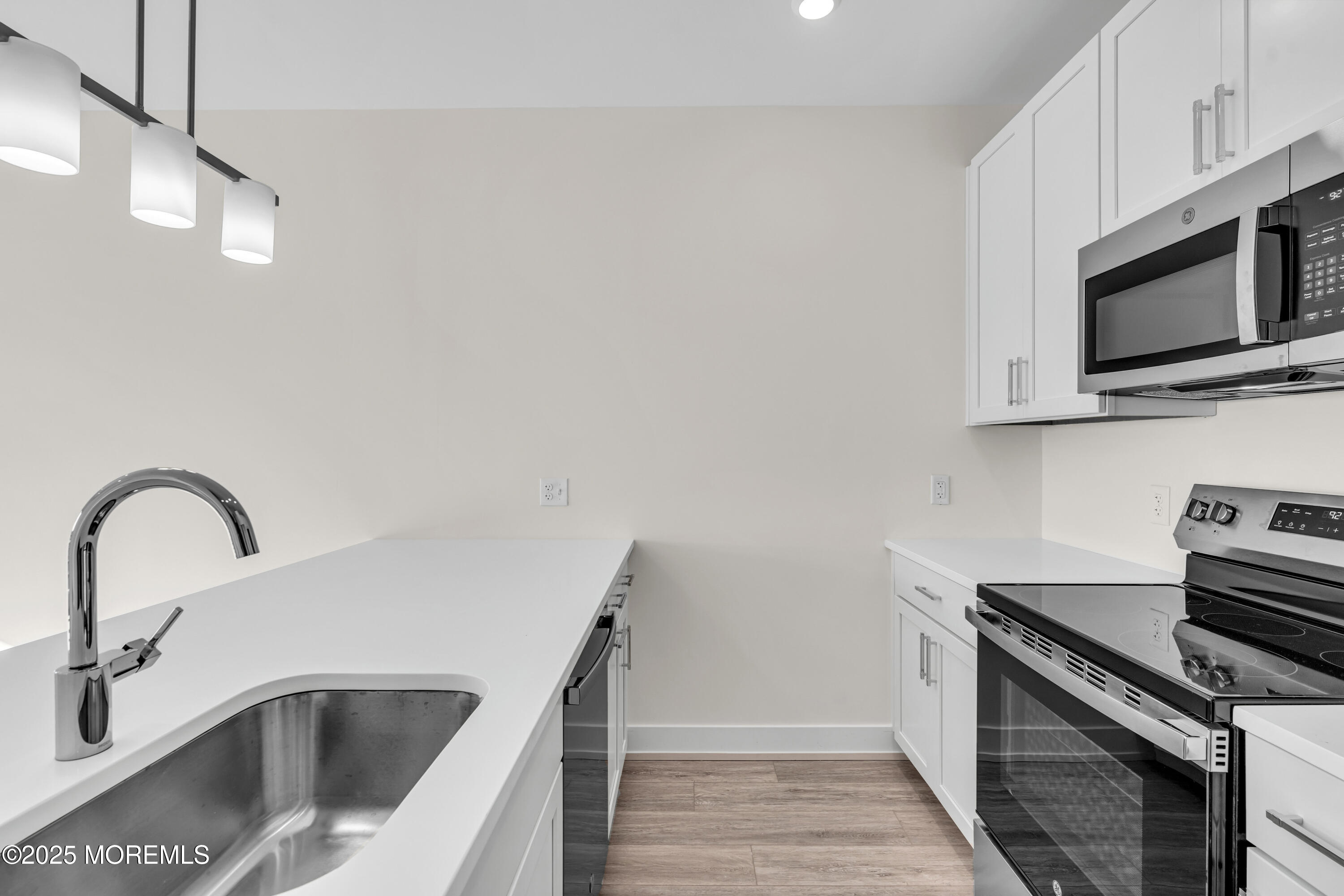 19 Carr Avenue, 421