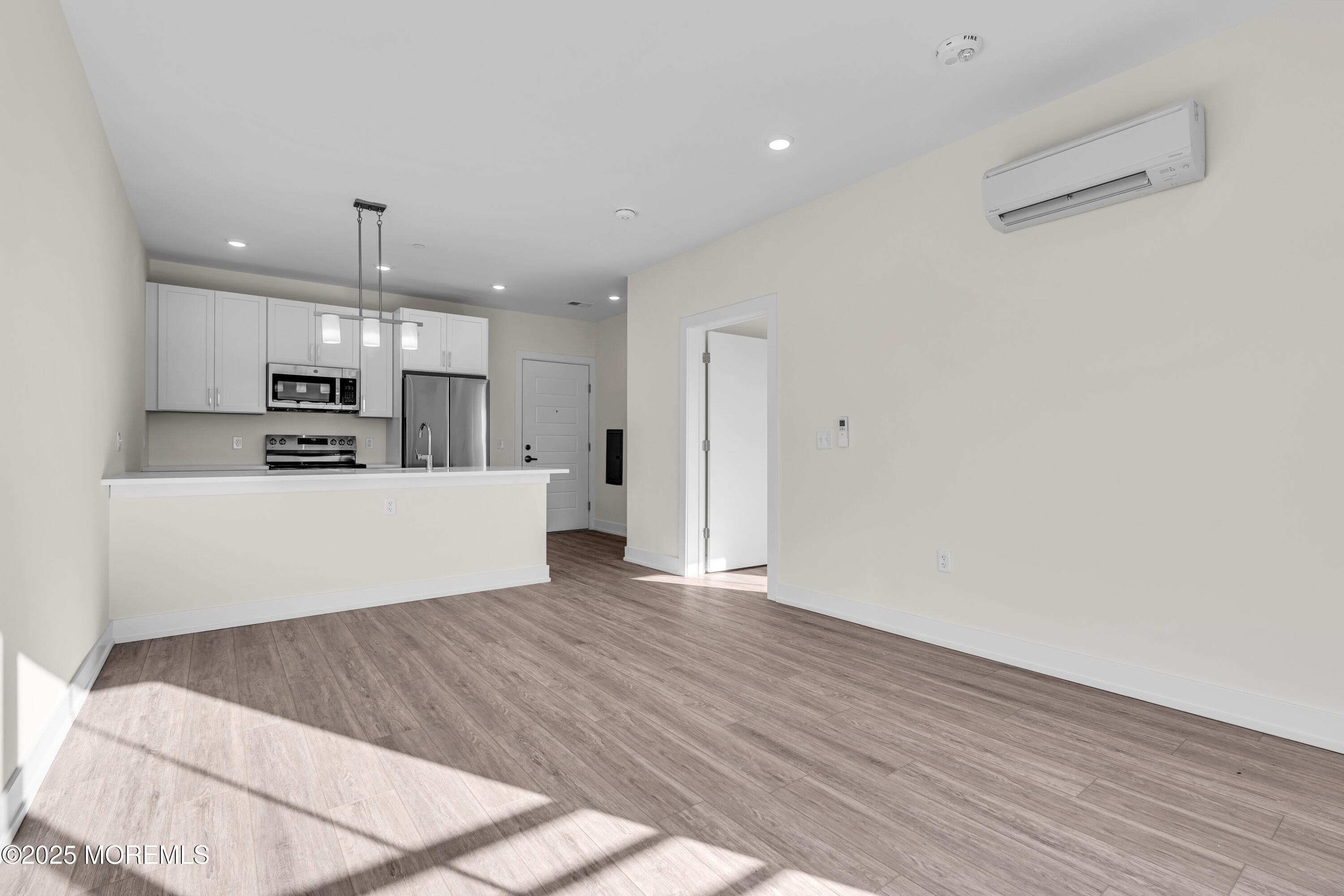 19 Carr Avenue, 421