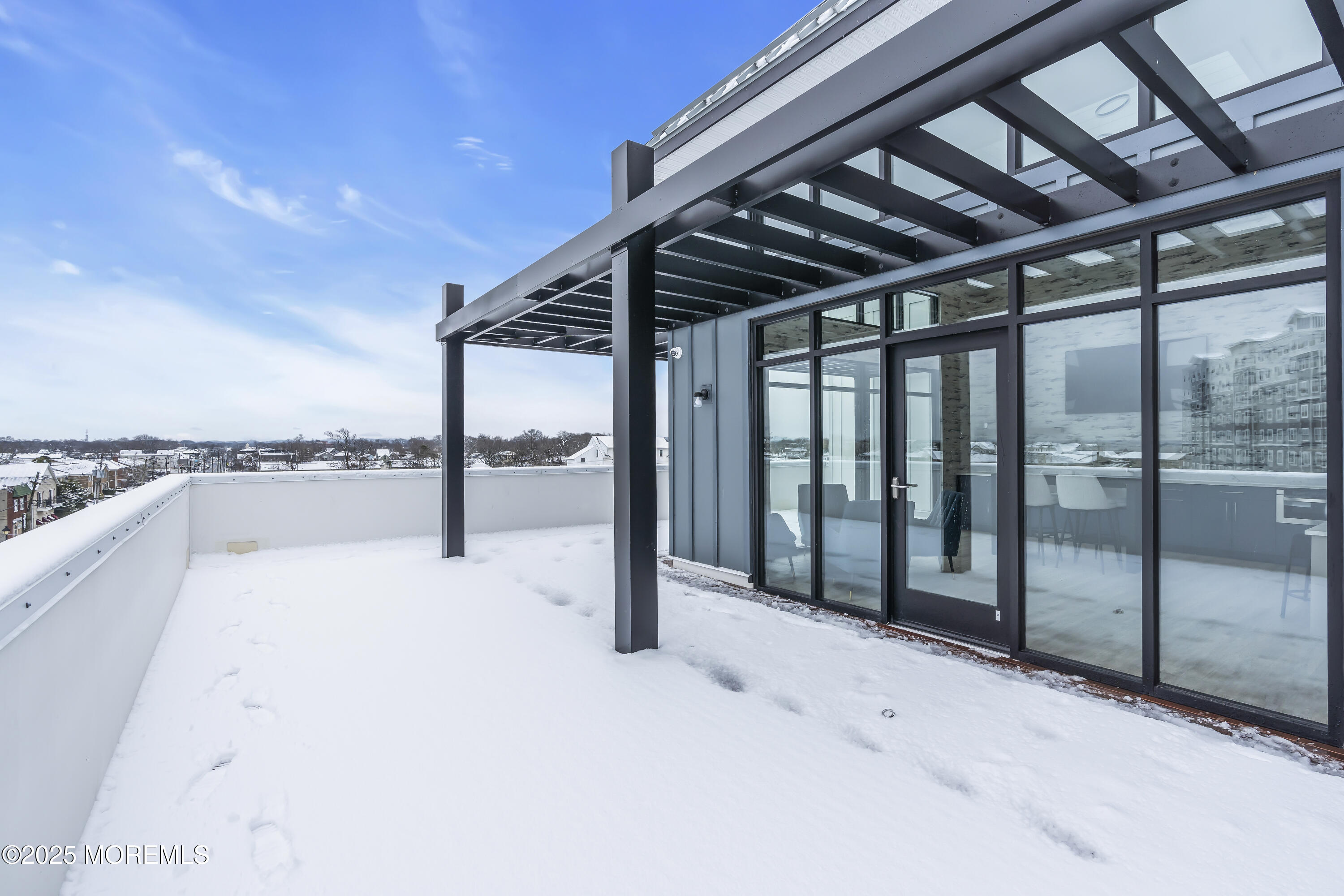 19 Carr Avenue, 421