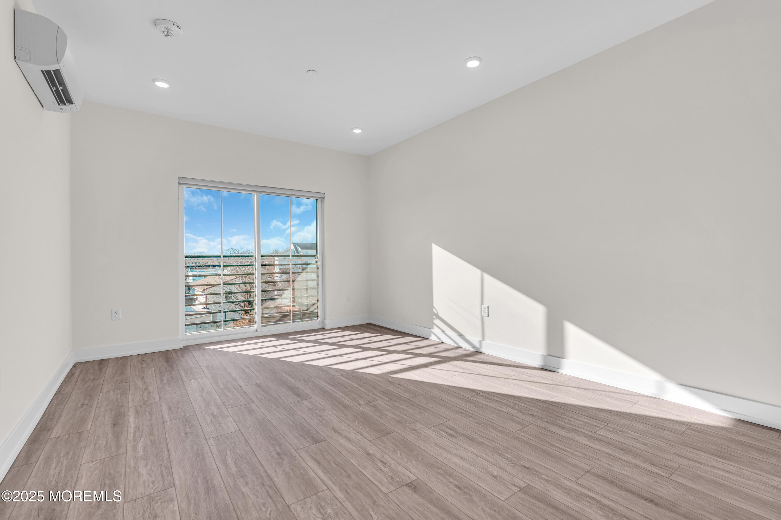19 Carr Avenue, 421