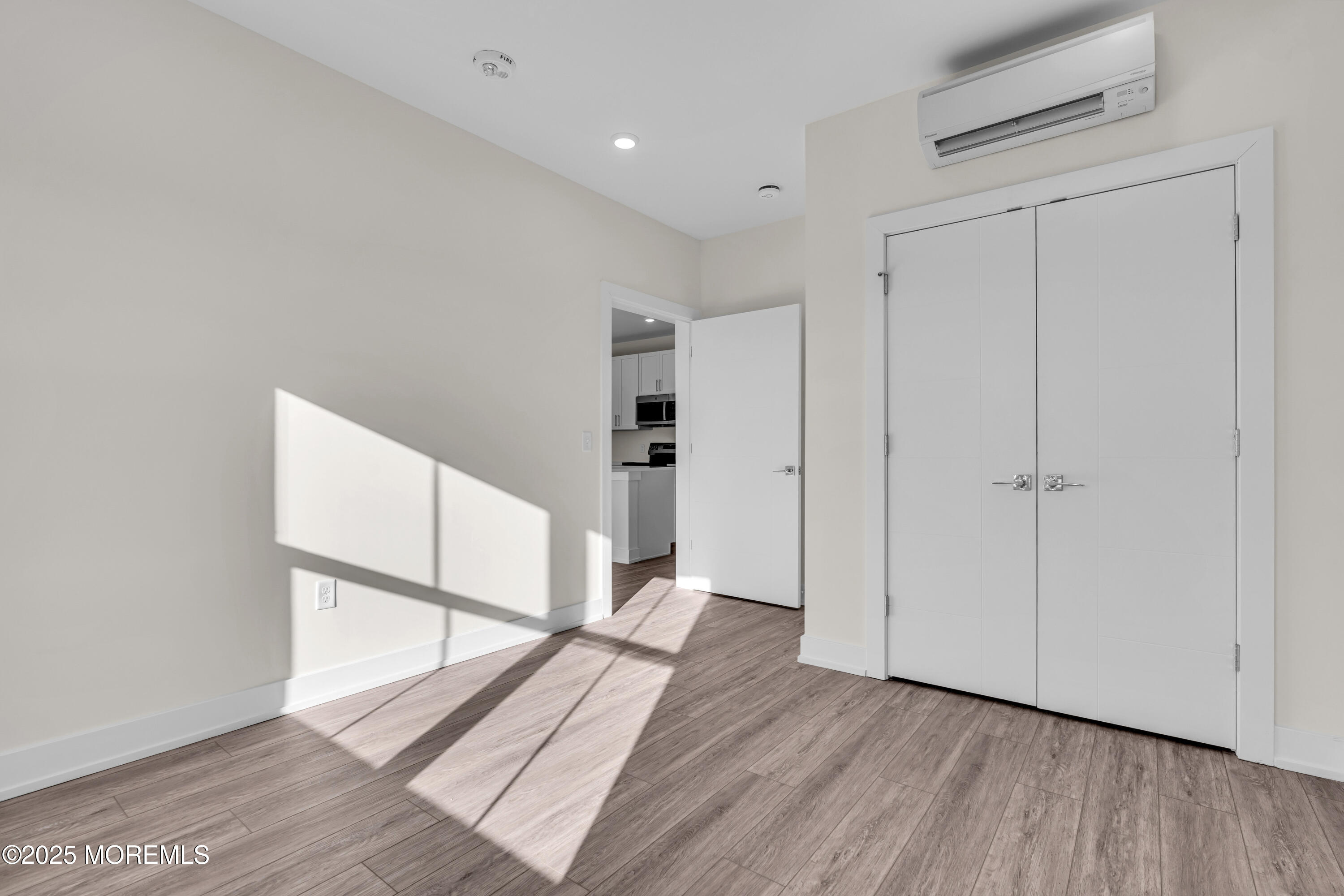 19 Carr Avenue, 421