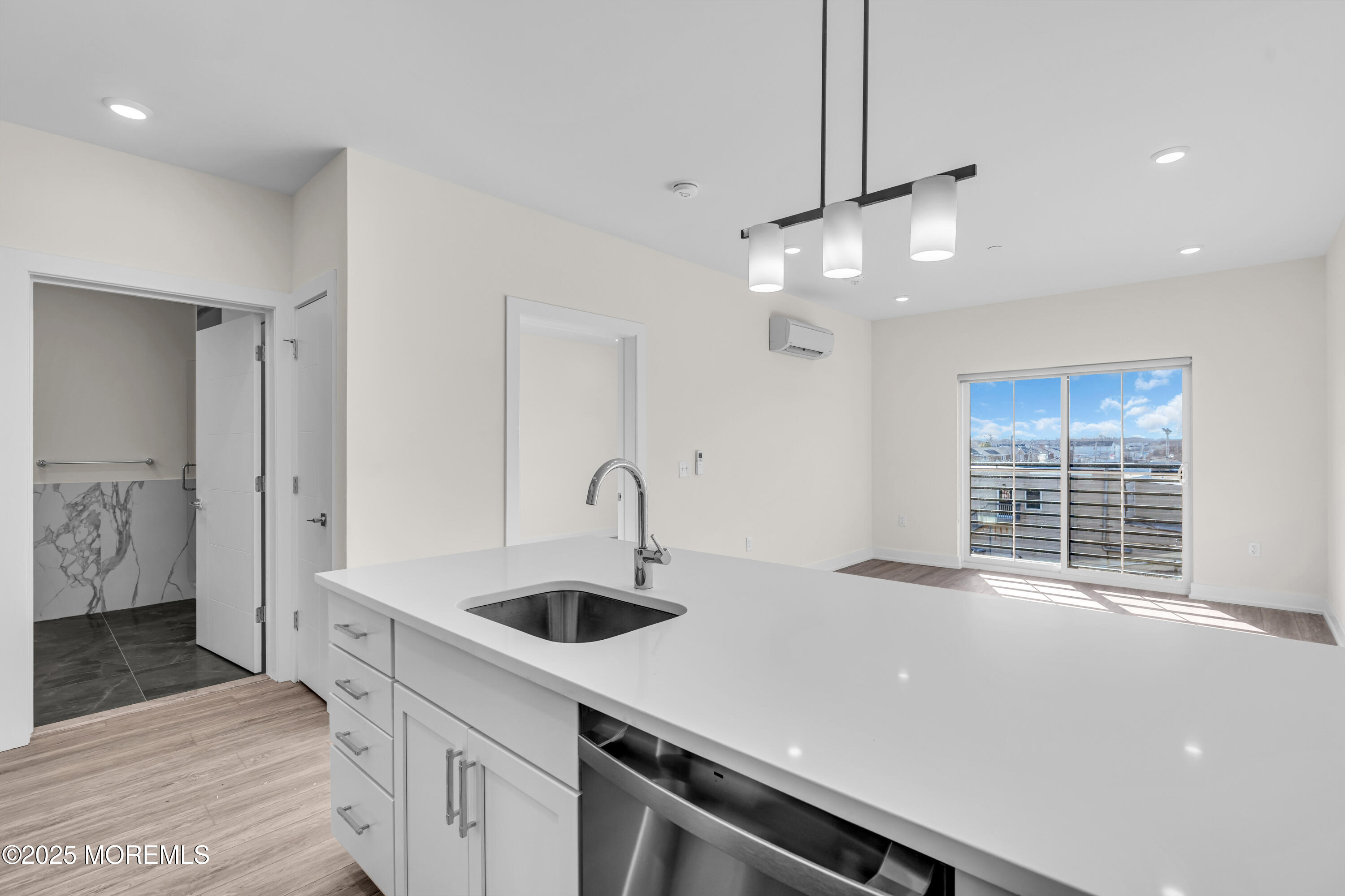 19 Carr Avenue, 421