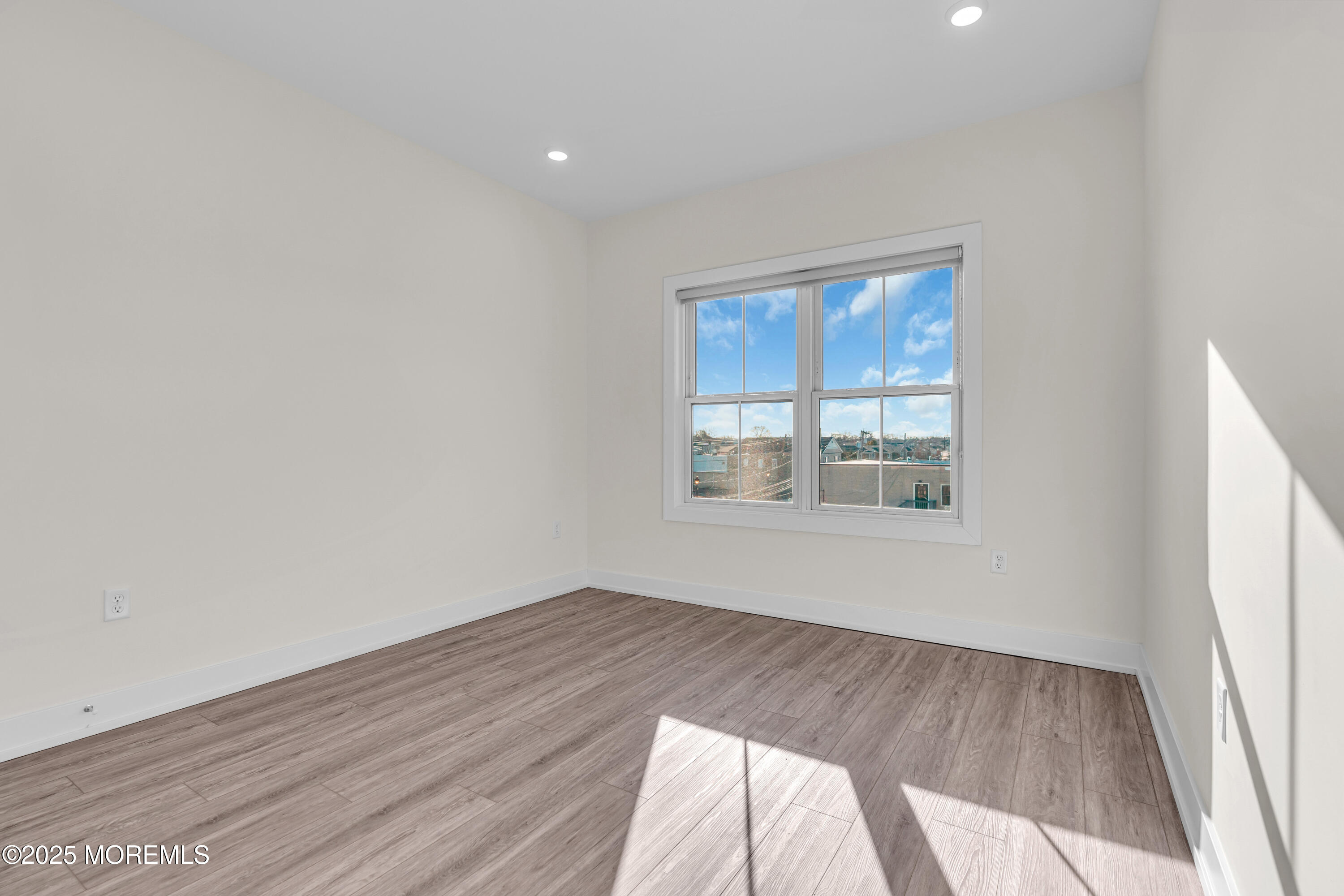 19 Carr Avenue, 421