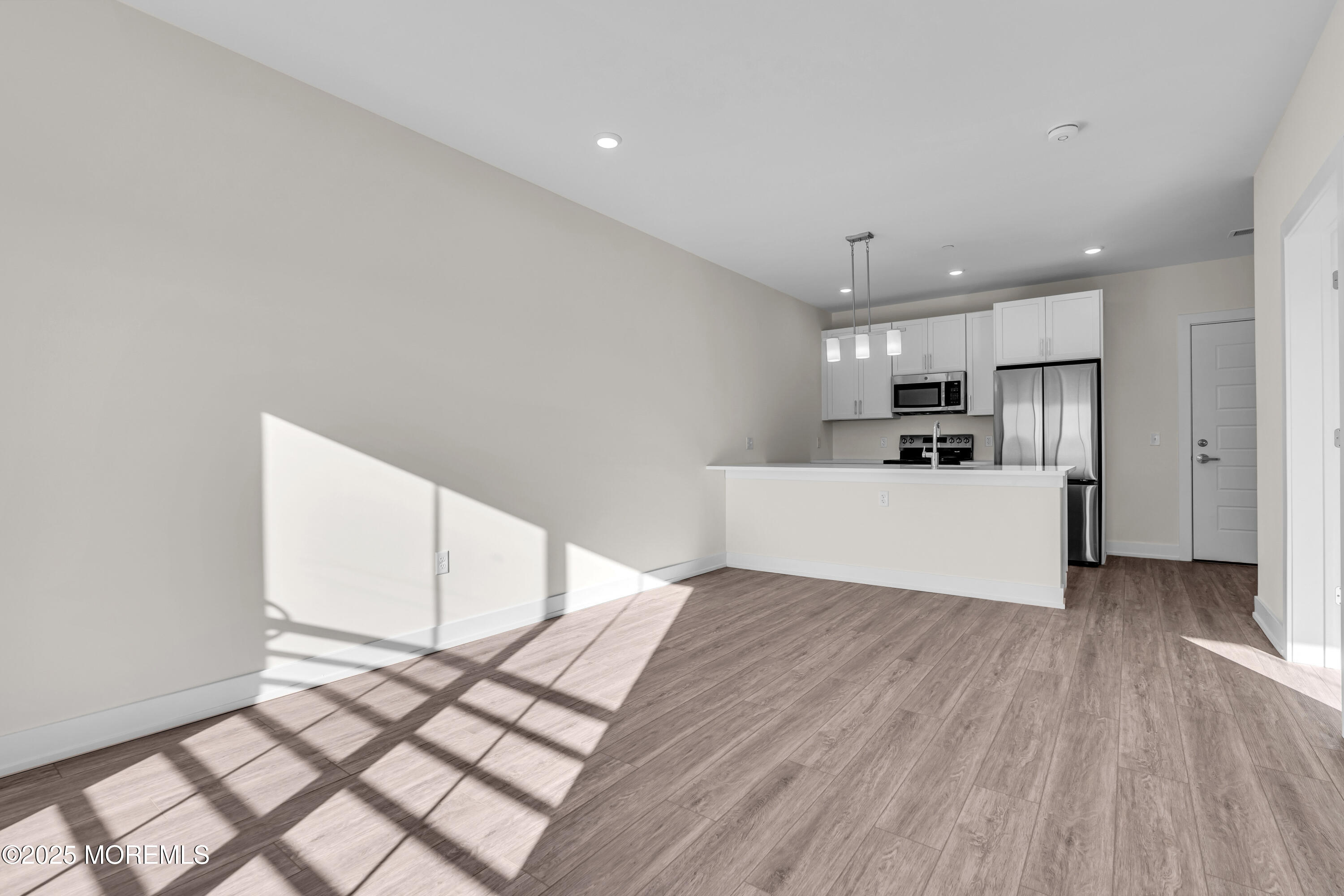 19 Carr Avenue, 421