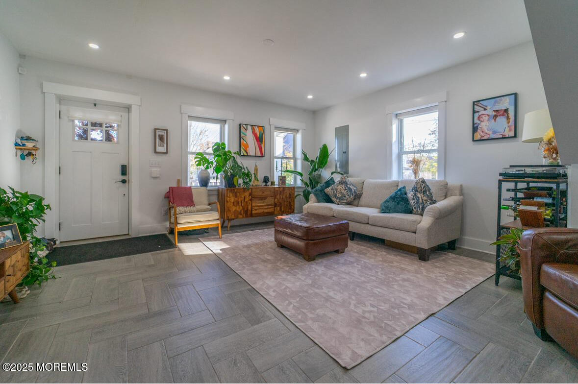 39 Borden Avenue