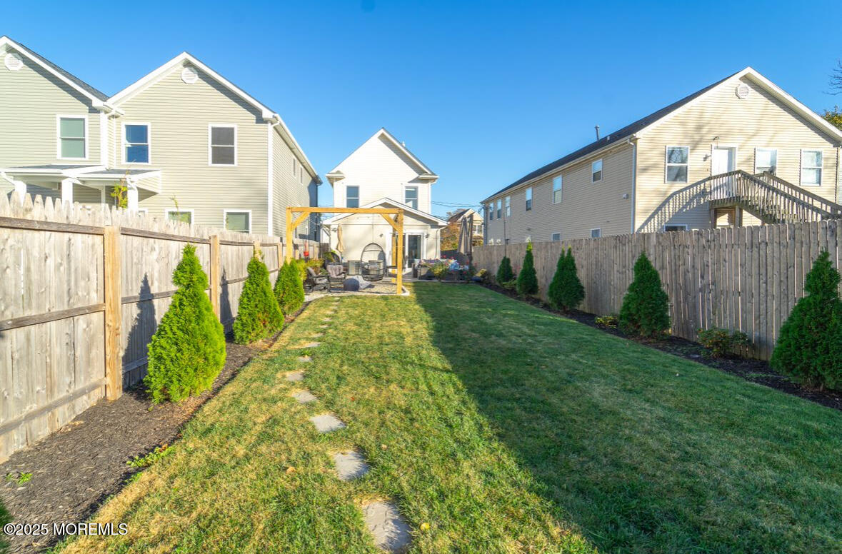 39 Borden Avenue