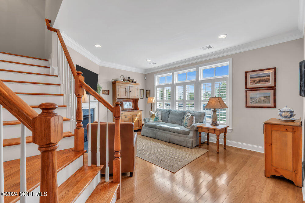 7 St James Place, 4
