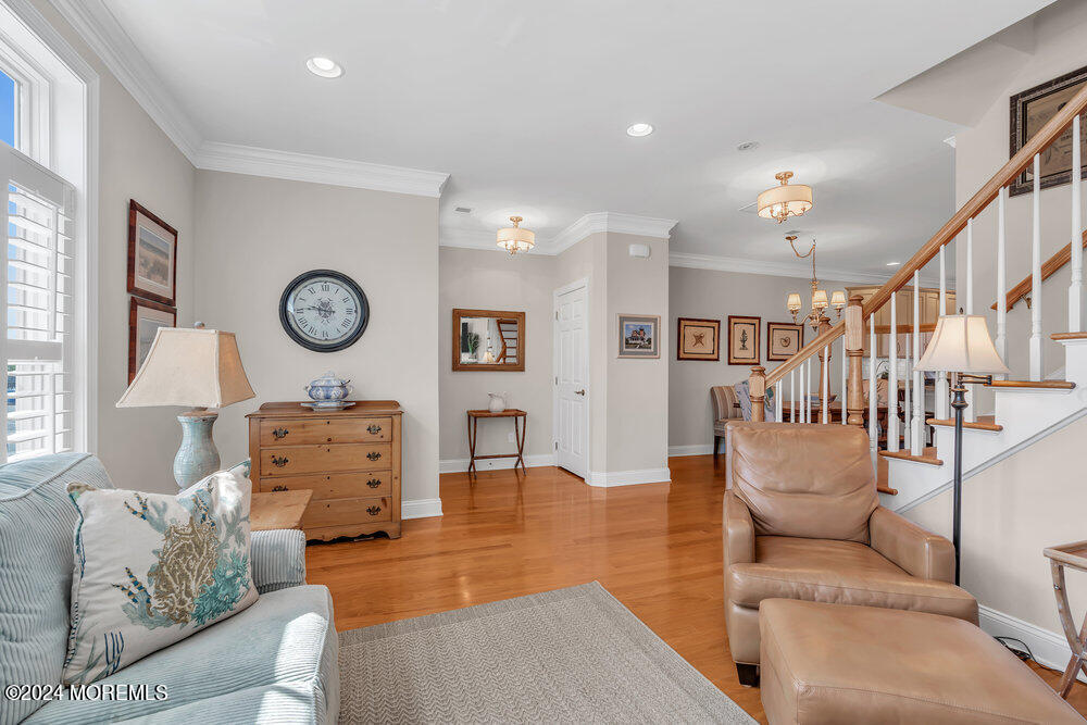 7 St James Place, 4