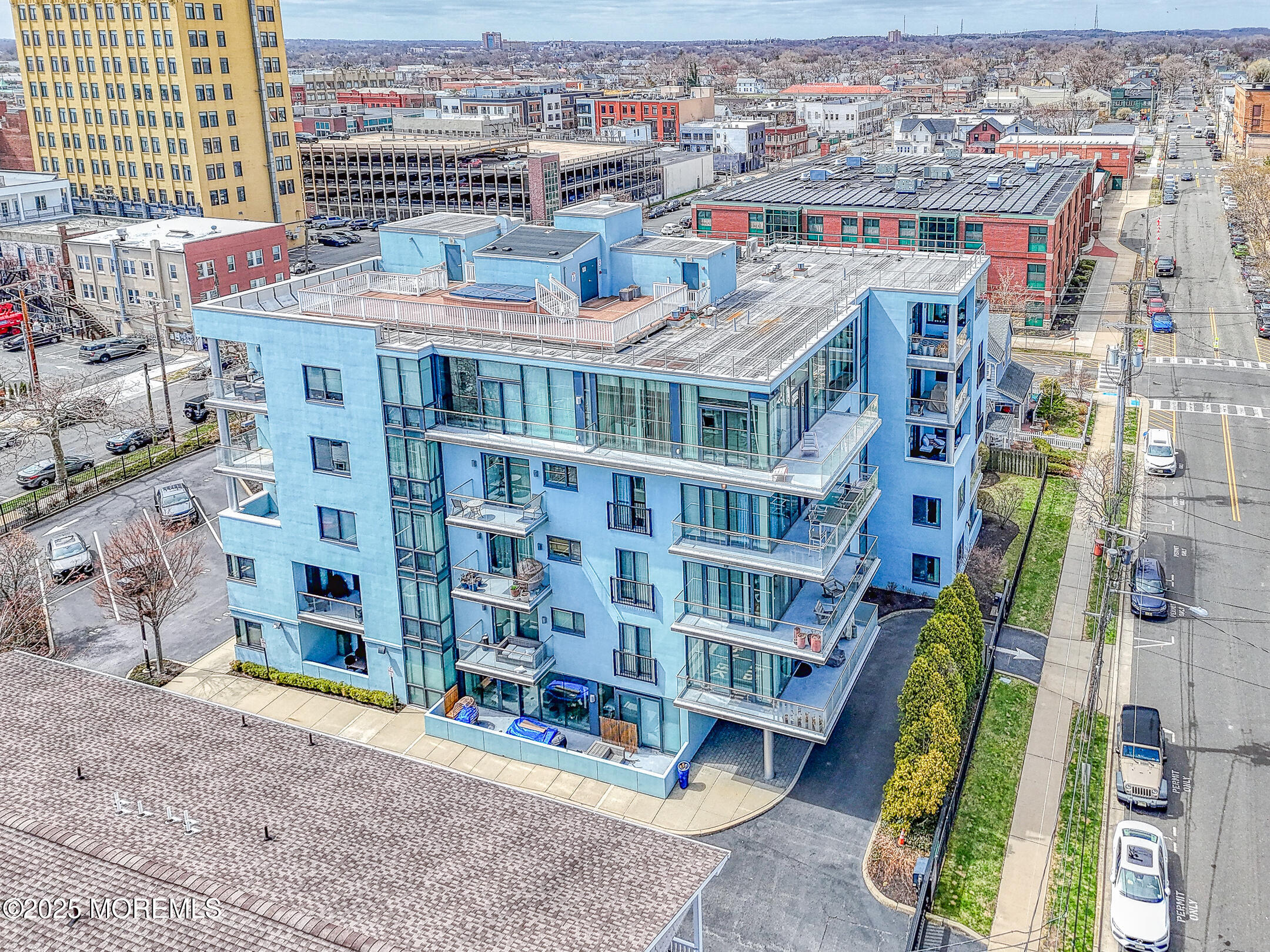 510 Monroe Avenue, 403